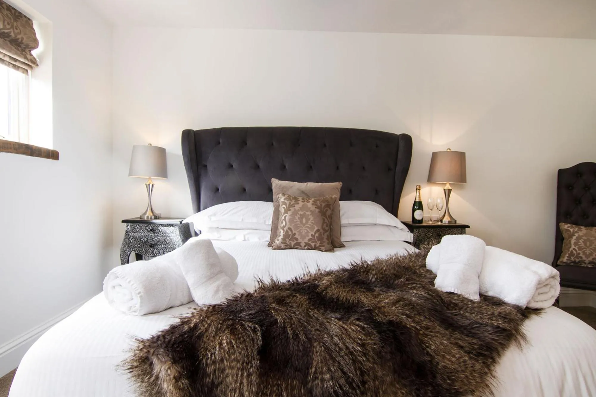 Bed in Romneys Apartments & Suites