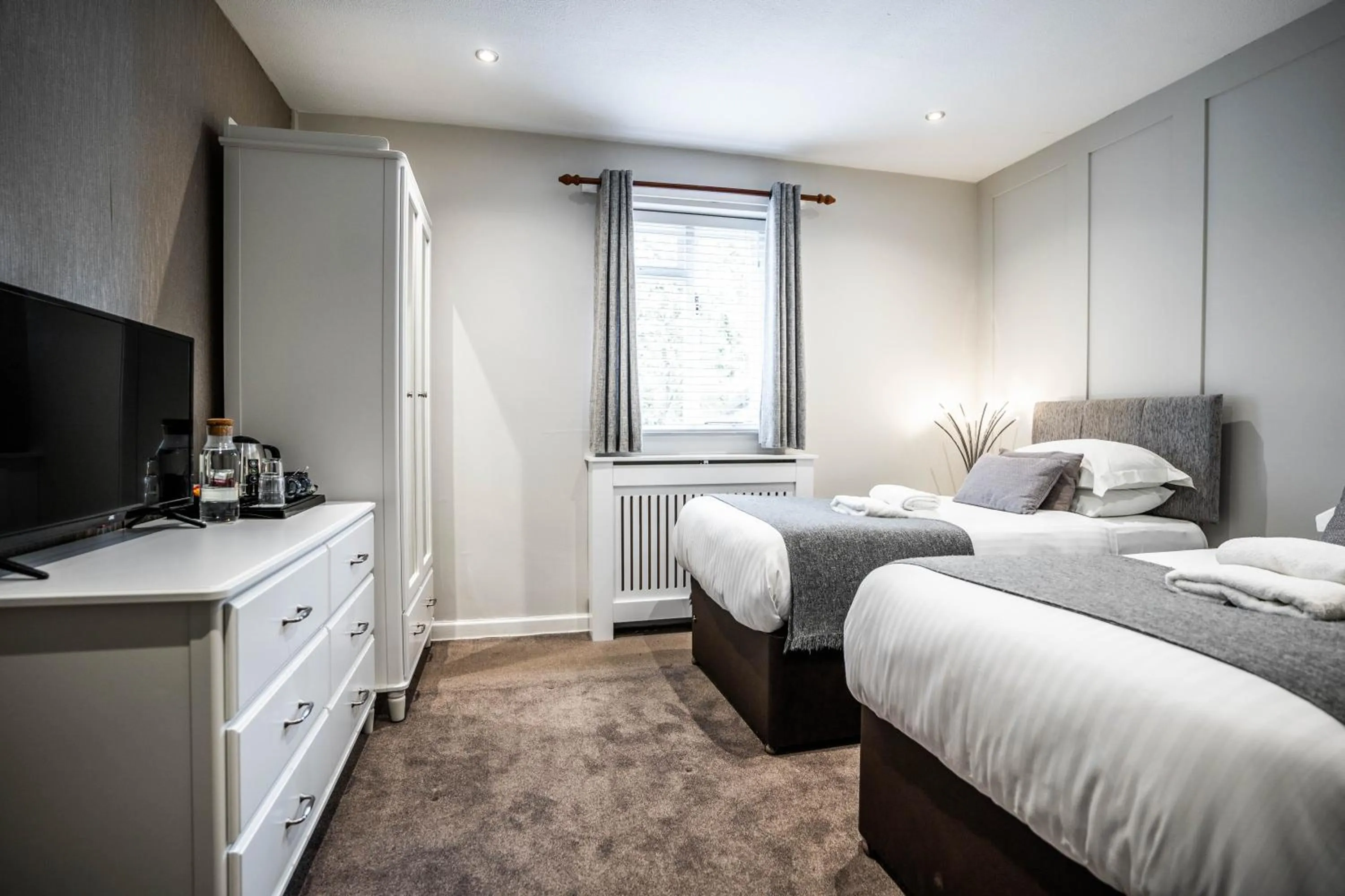 Bedroom, Bed in Black Horse Hotel