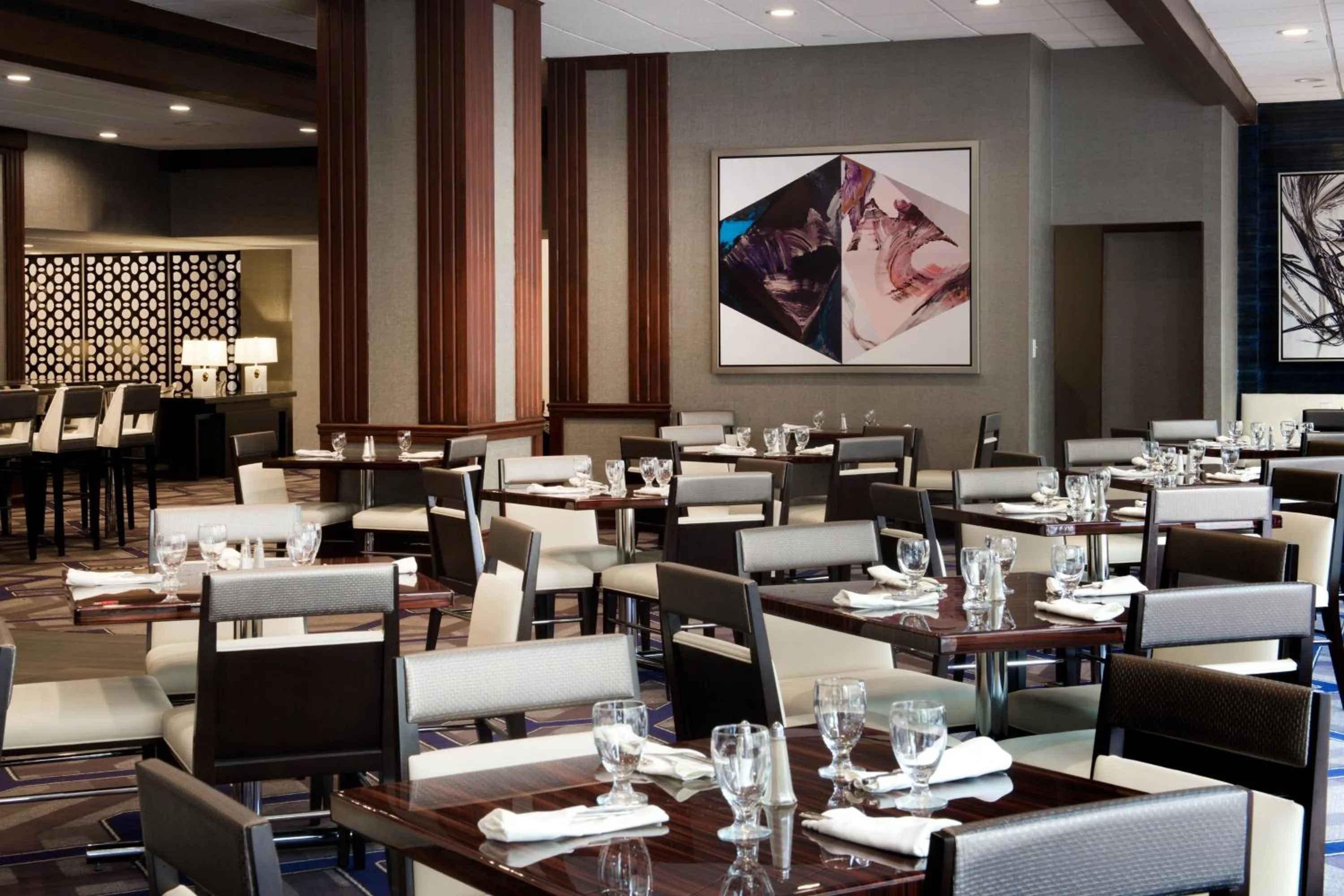 Restaurant/places to eat in Sheraton Indianapolis City Centre Hotel