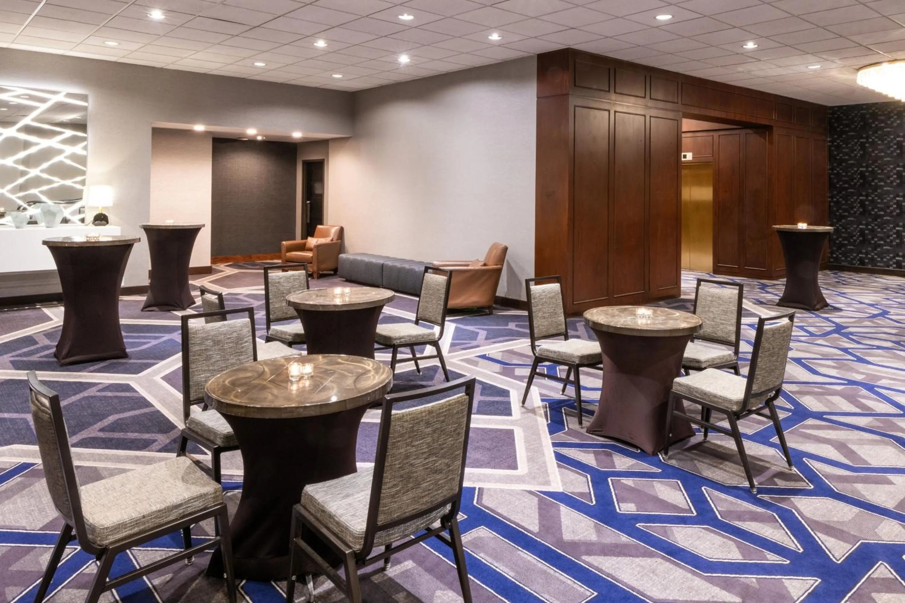Lobby or reception in Sheraton Indianapolis City Centre Hotel