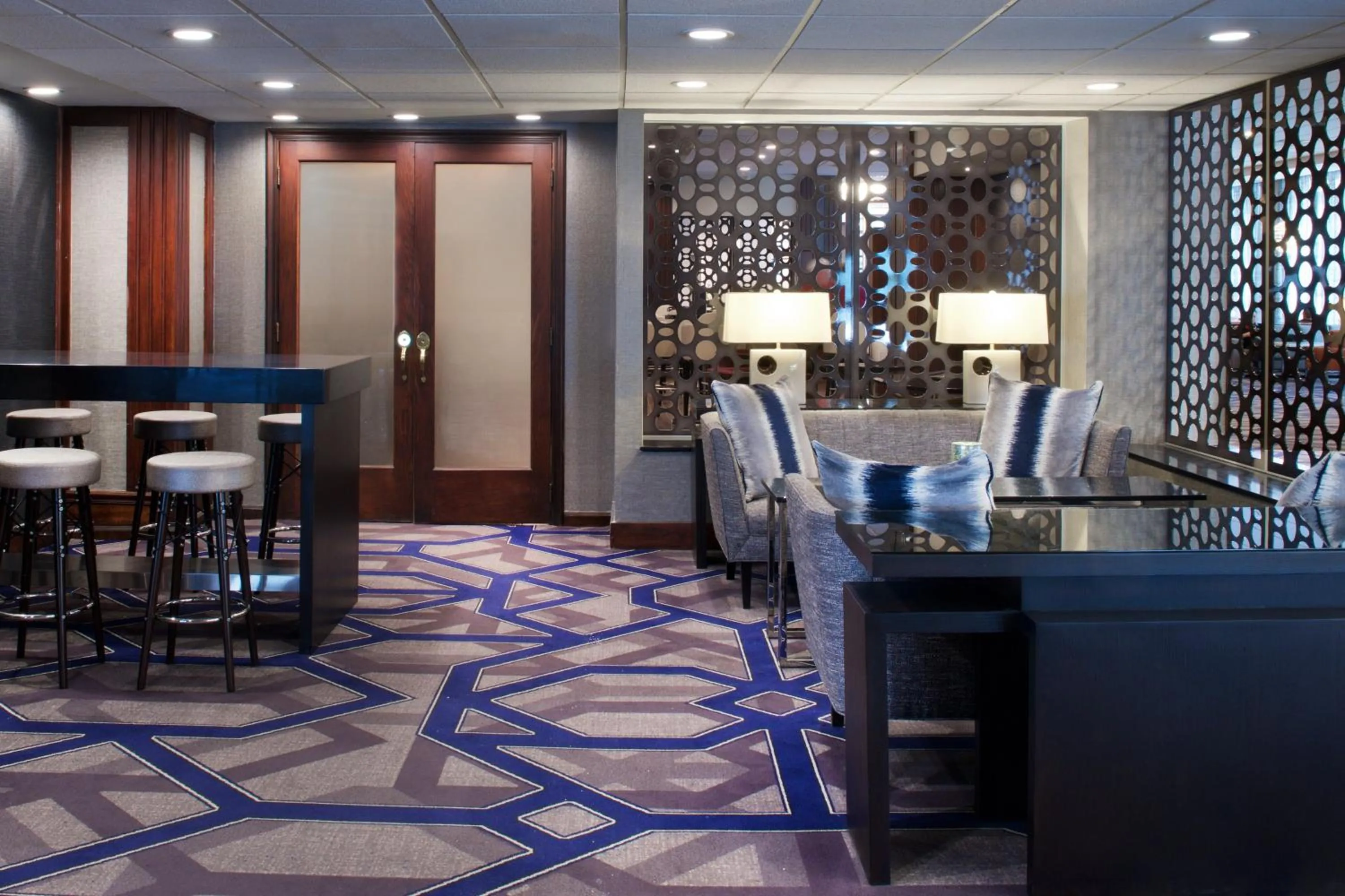 Lounge or bar in Sheraton Indianapolis City Centre Hotel