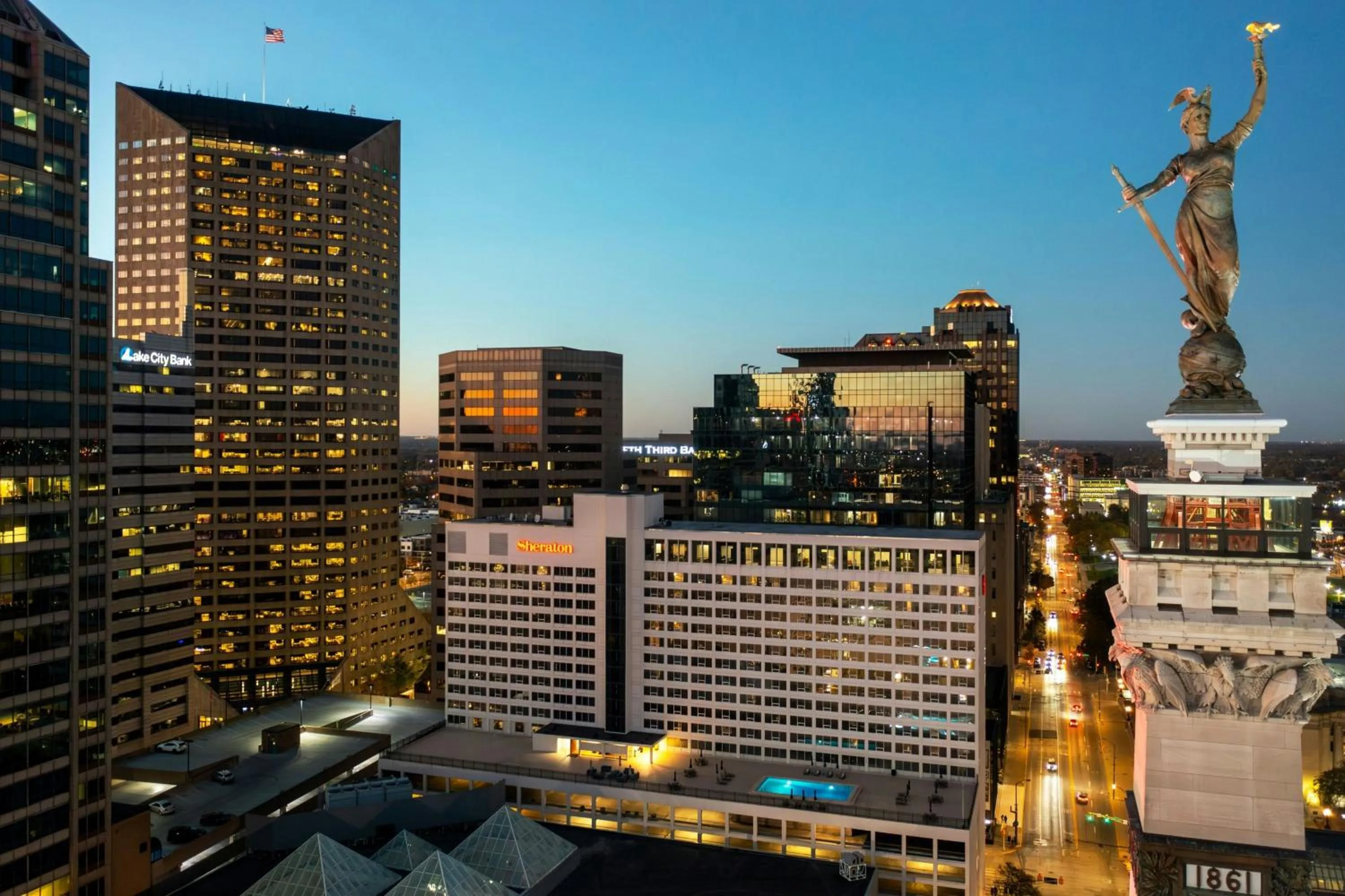 Property building in Sheraton Indianapolis City Centre Hotel