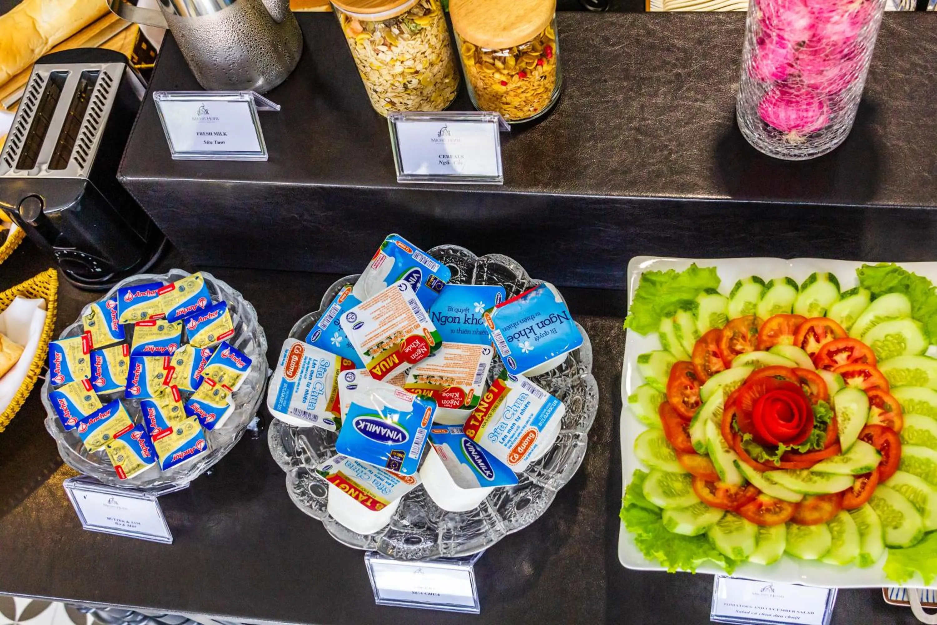 Breakfast in Michi's hotel laocai