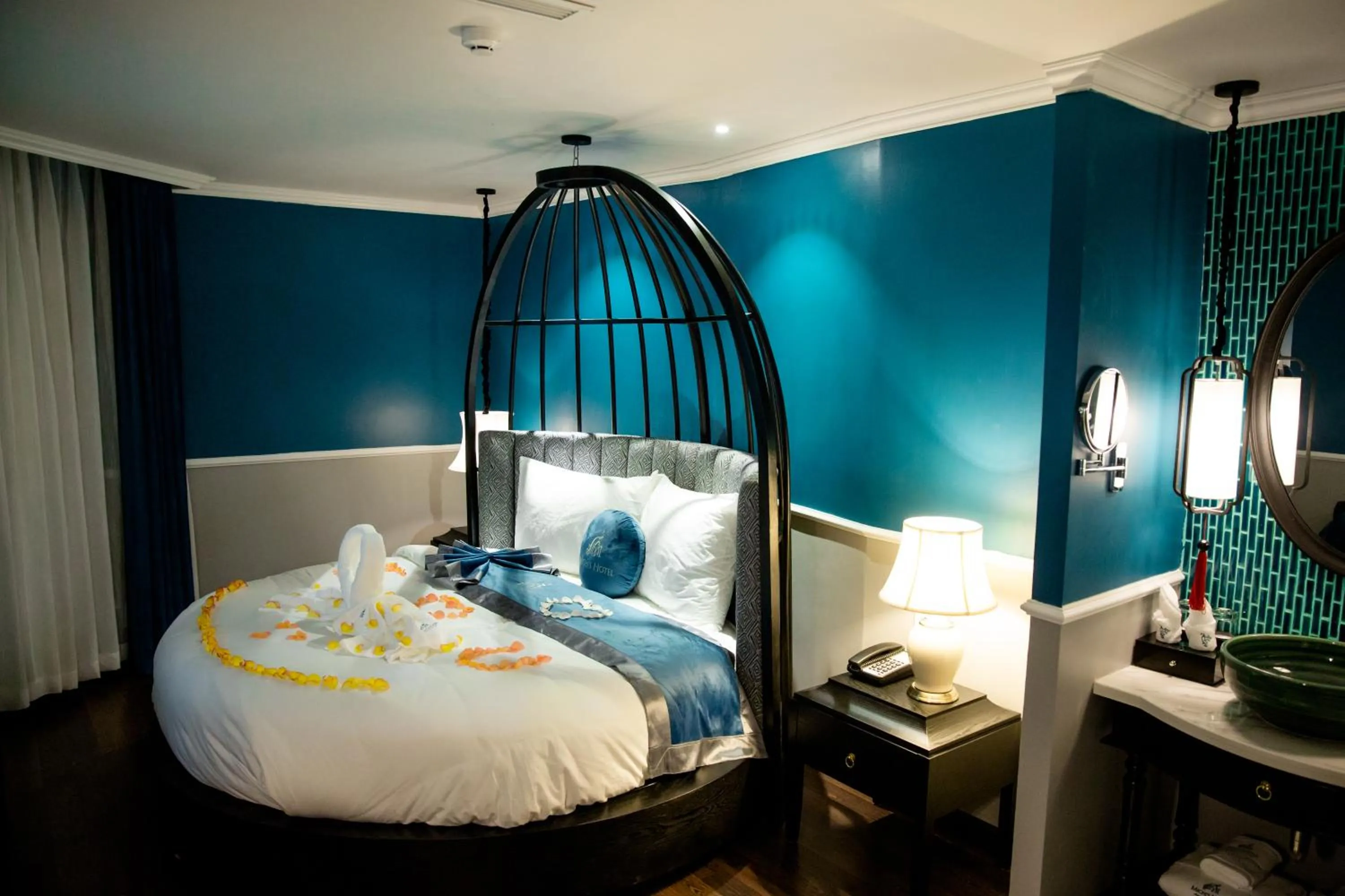 Bed in Michi's hotel laocai