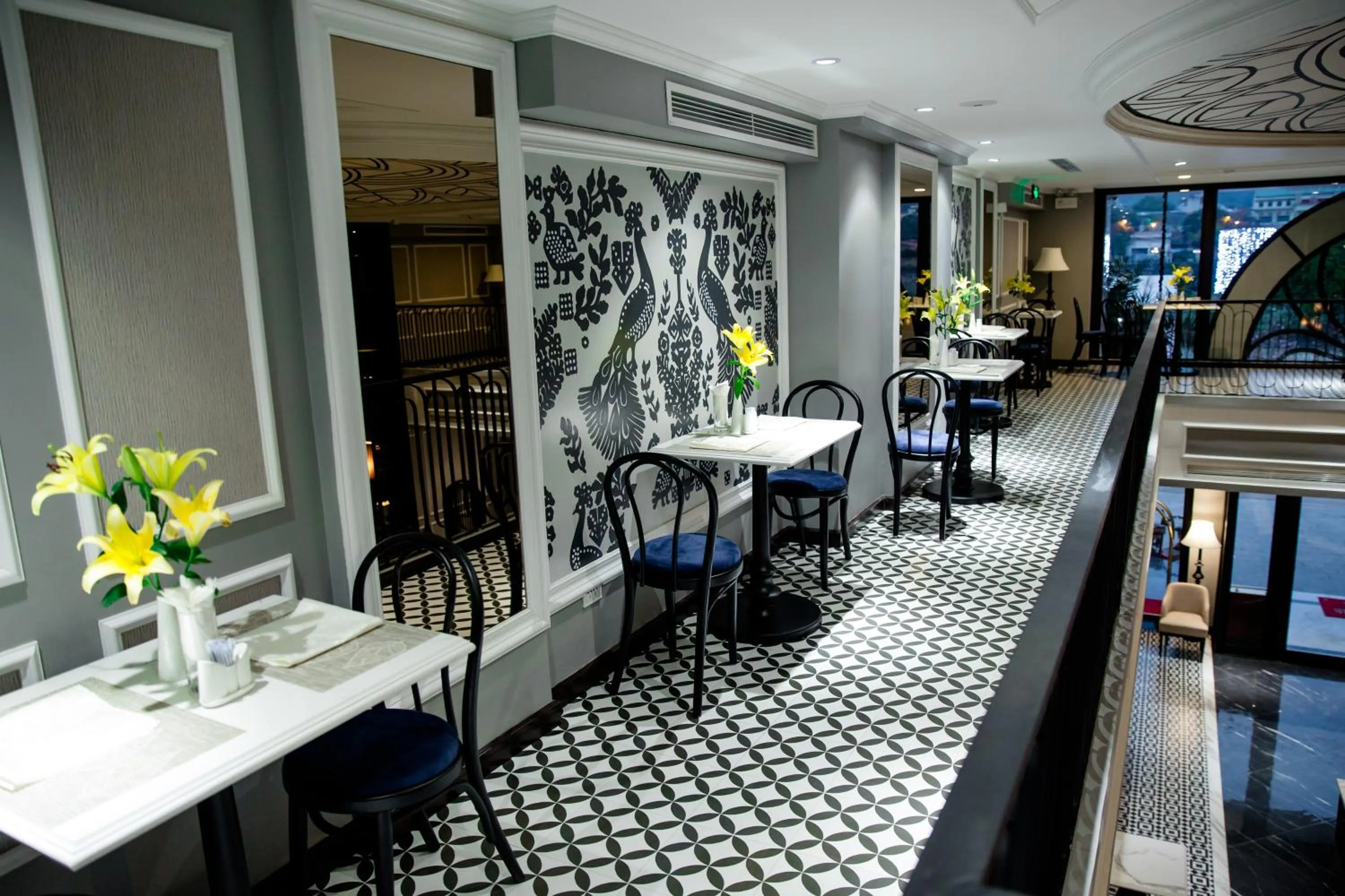 Restaurant/places to eat in Michi's hotel laocai