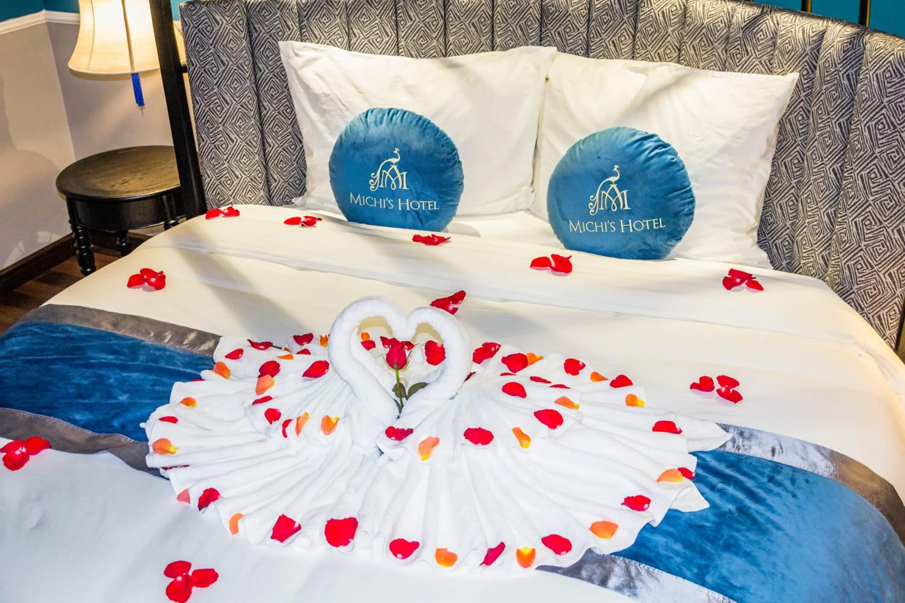 Bed in Michi's hotel laocai