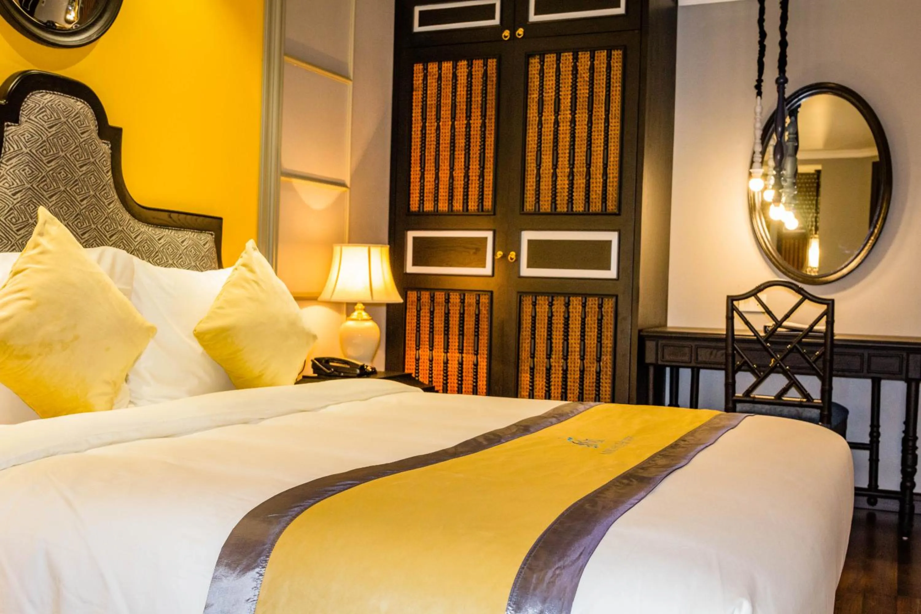 Bed in Michi's hotel laocai