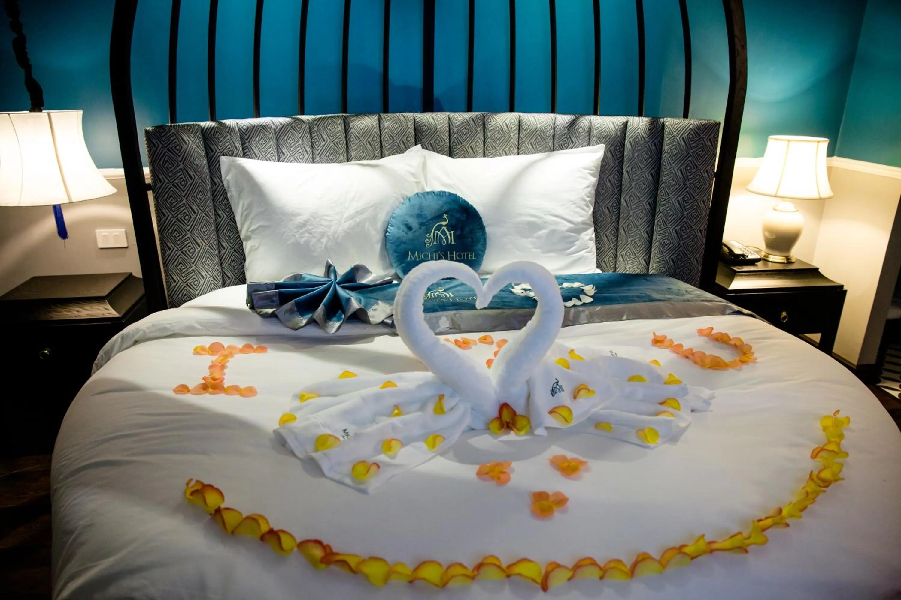 Bed in Michi's hotel laocai