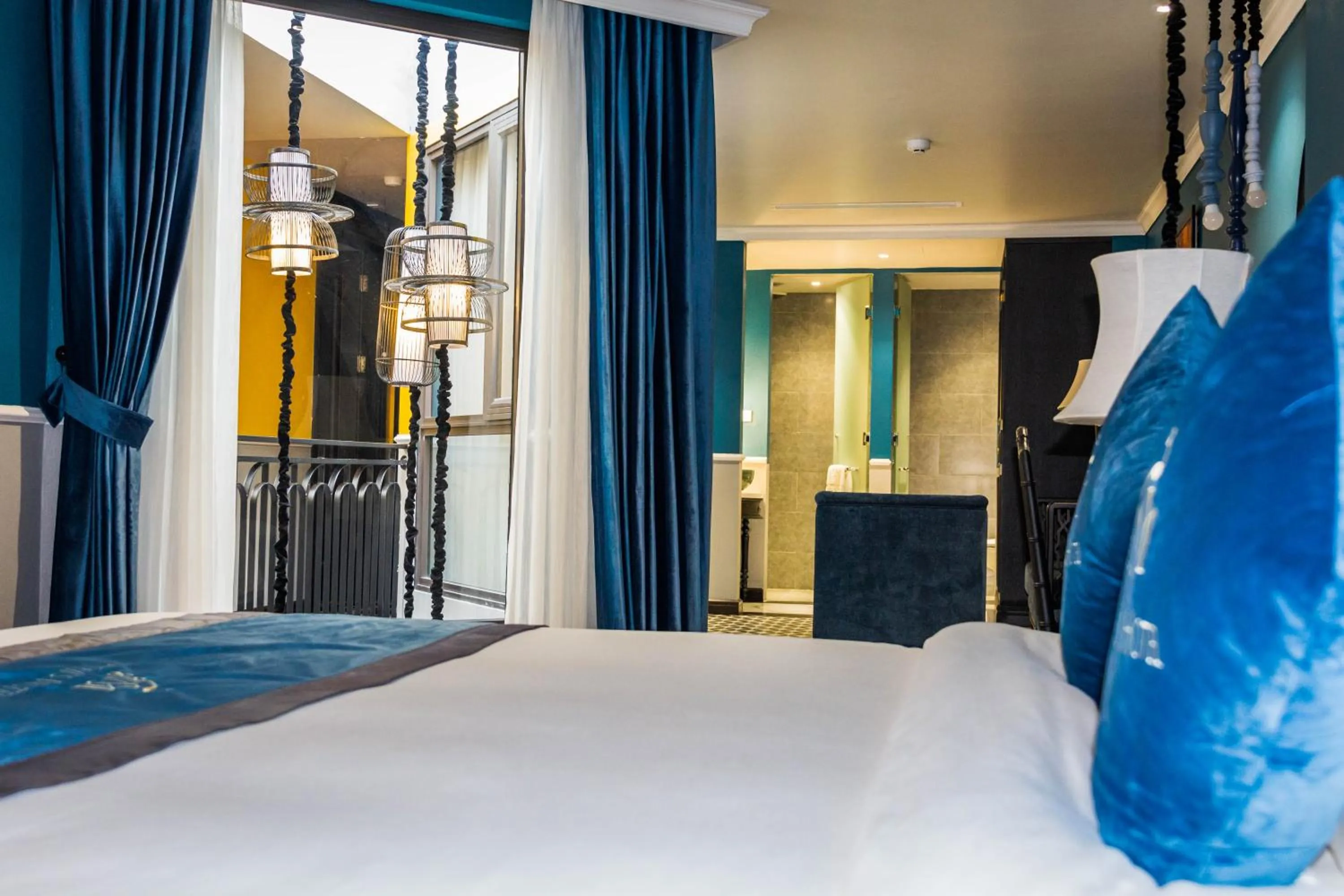 Bed in Michi's hotel laocai