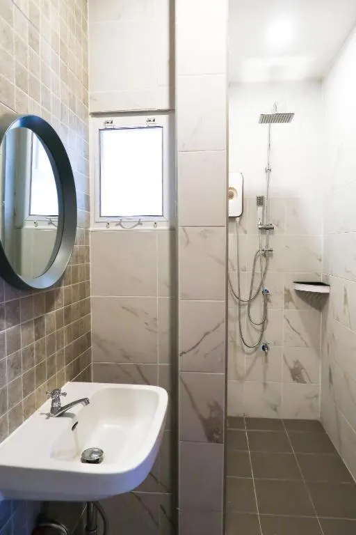 Shower in Home de Bear