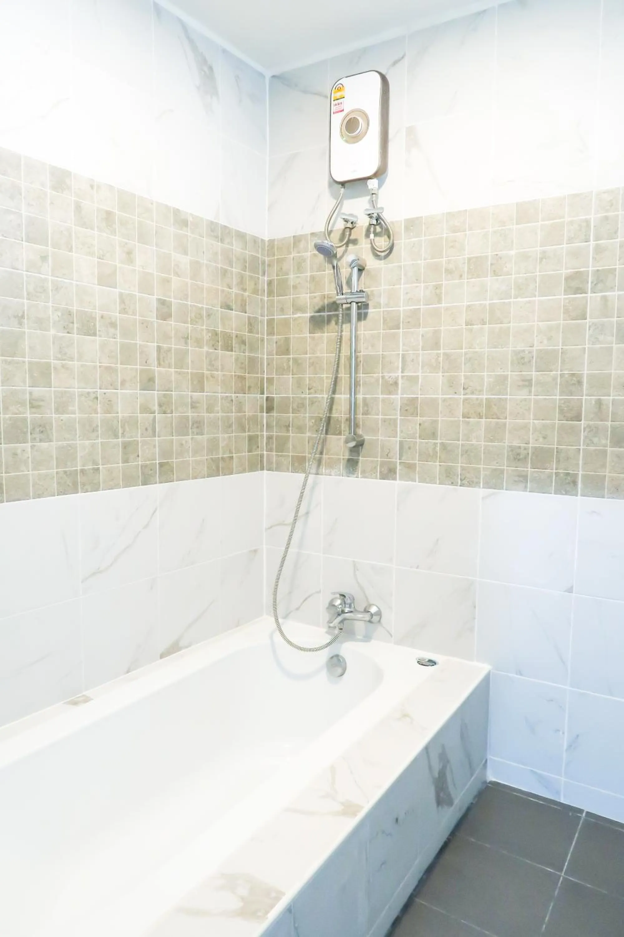 Shower in Home de Bear