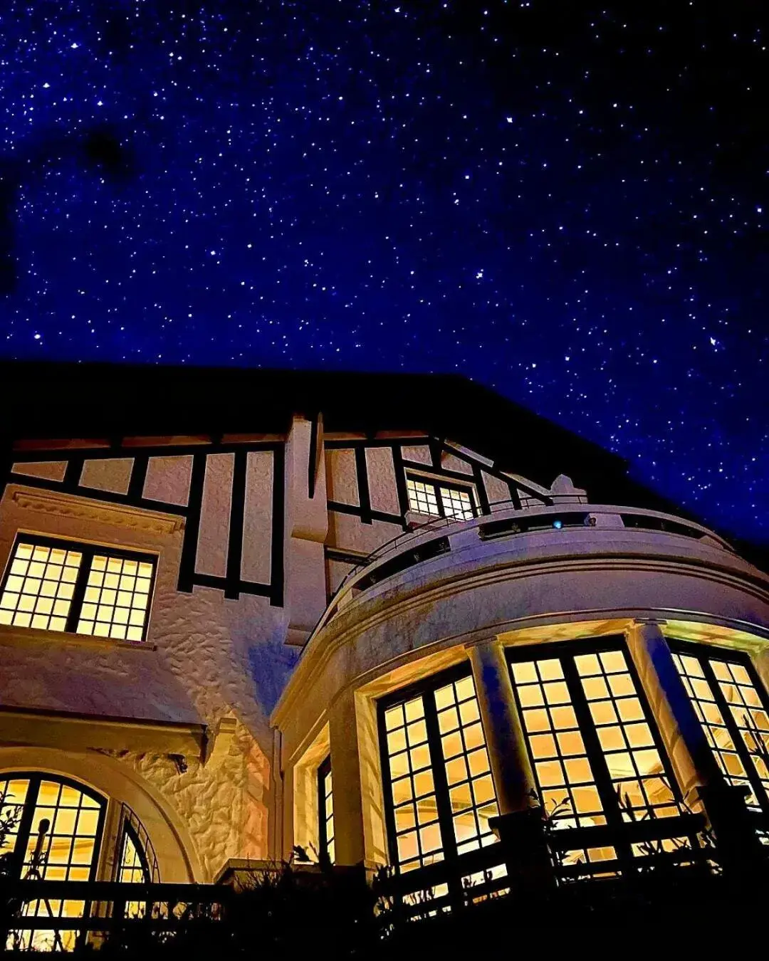 Property building in Quand la ville dort Property building in Quand la ville dort