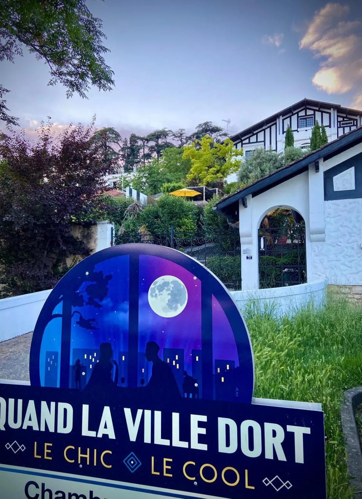 View (from property/room) in Quand la ville dort