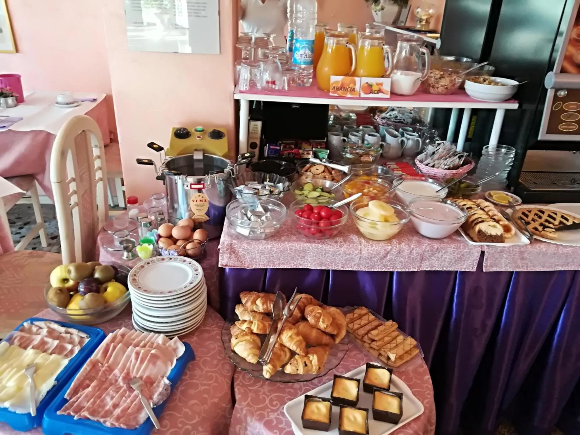 Food and drinks in Hotel Marco Polo