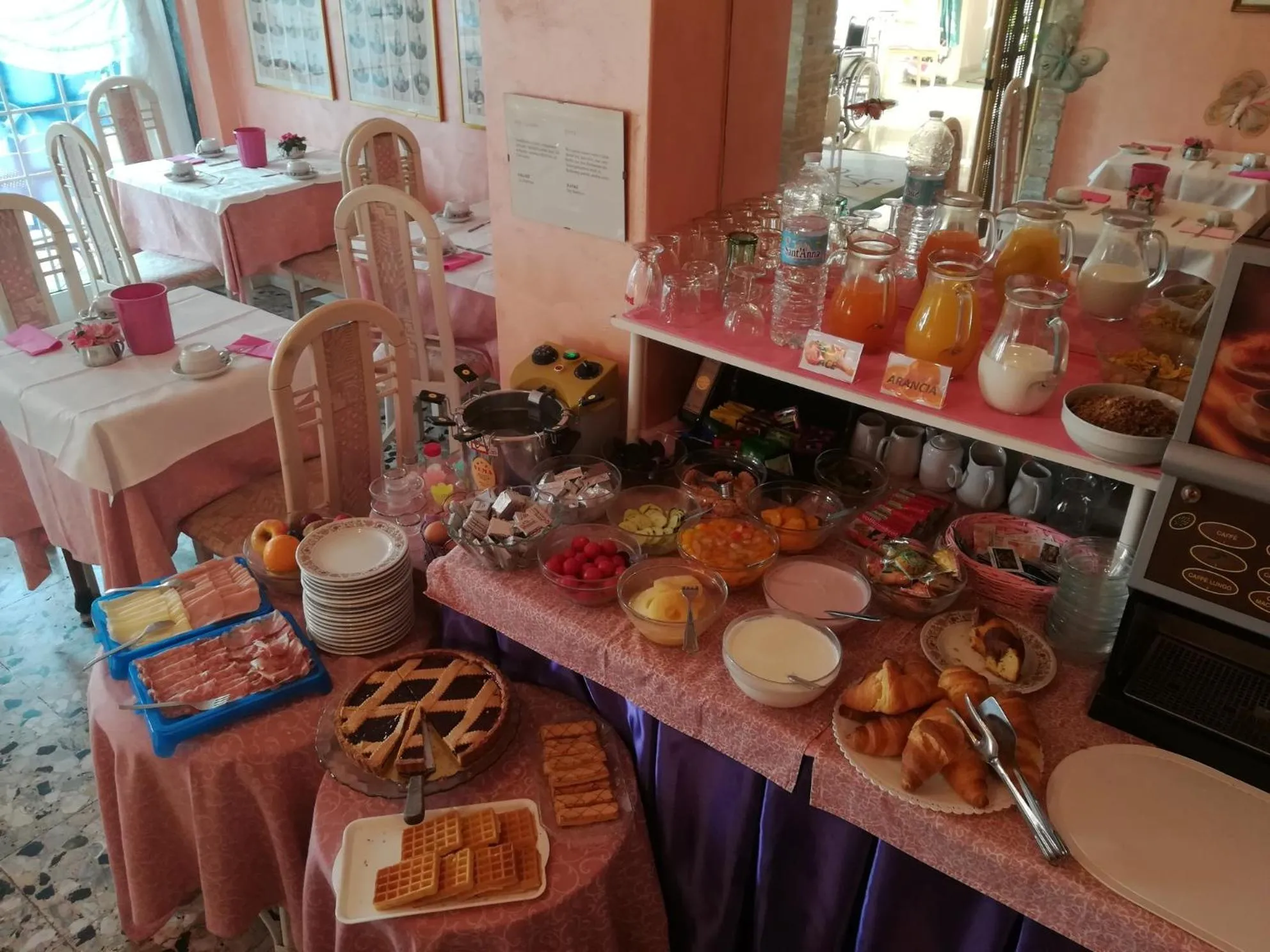 Food and drinks in Hotel Marco Polo