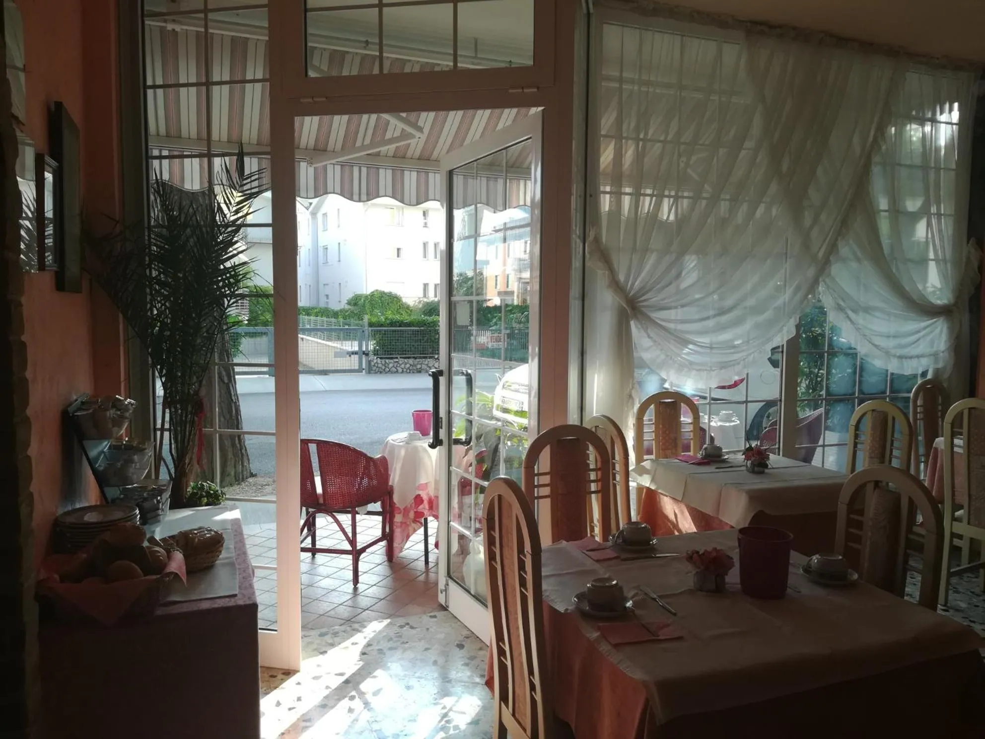 Restaurant/places to eat in Hotel Marco Polo