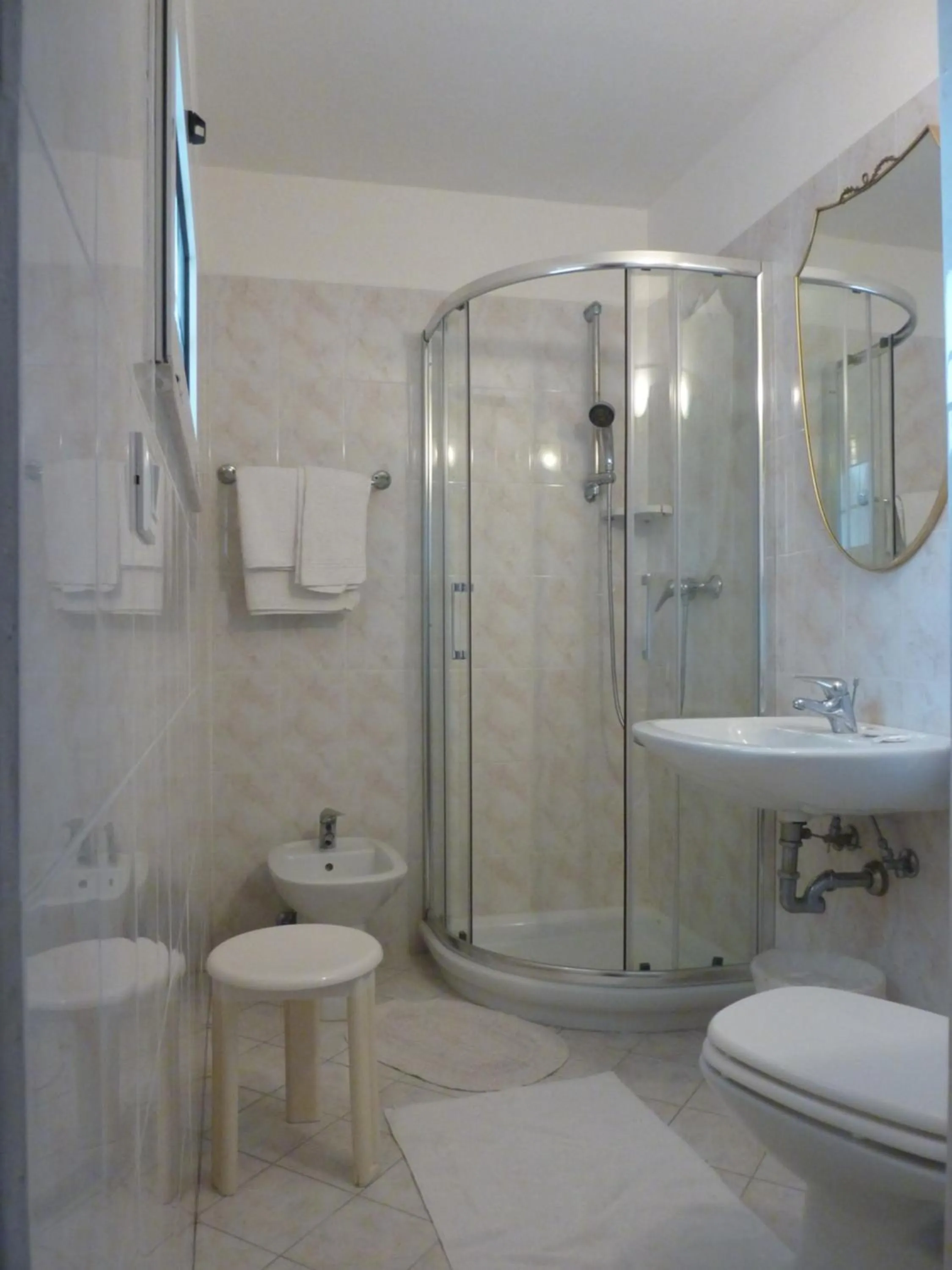 Shower in Hotel Marco Polo