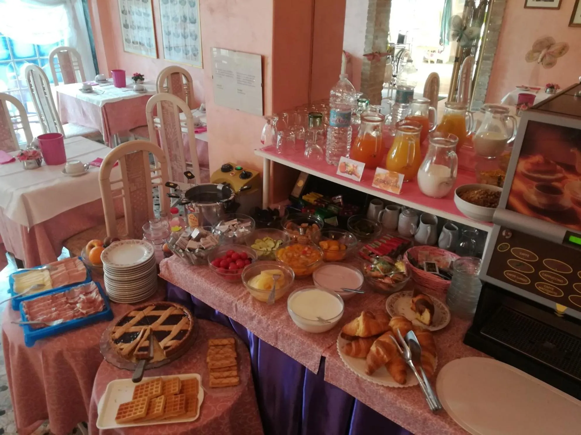 Food and drinks in Hotel Marco Polo