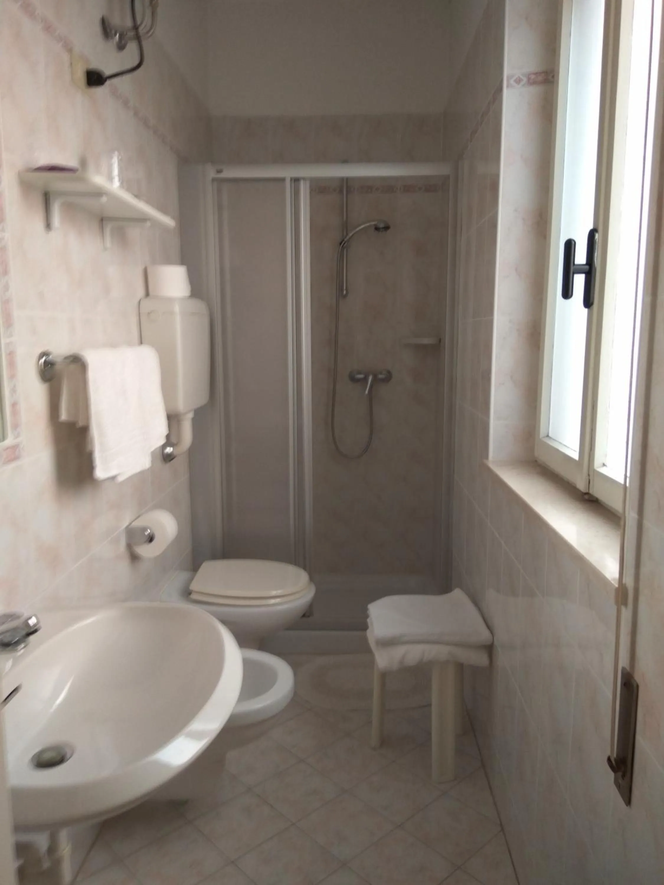 Shower in Hotel Marco Polo