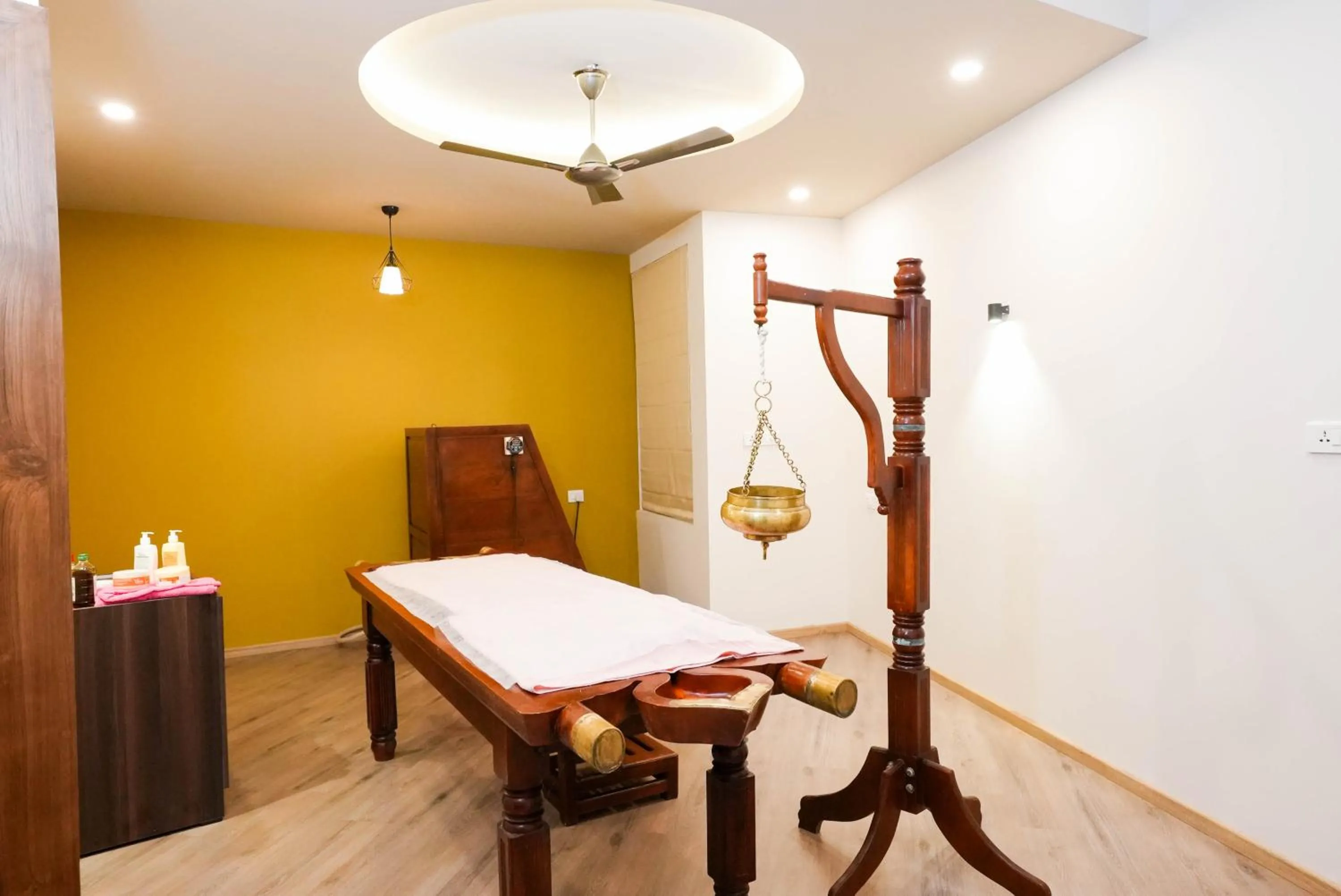 Spa and wellness centre/facilities, Bed in Kuruva Island Resort And Spa - By KABINI BREEZE