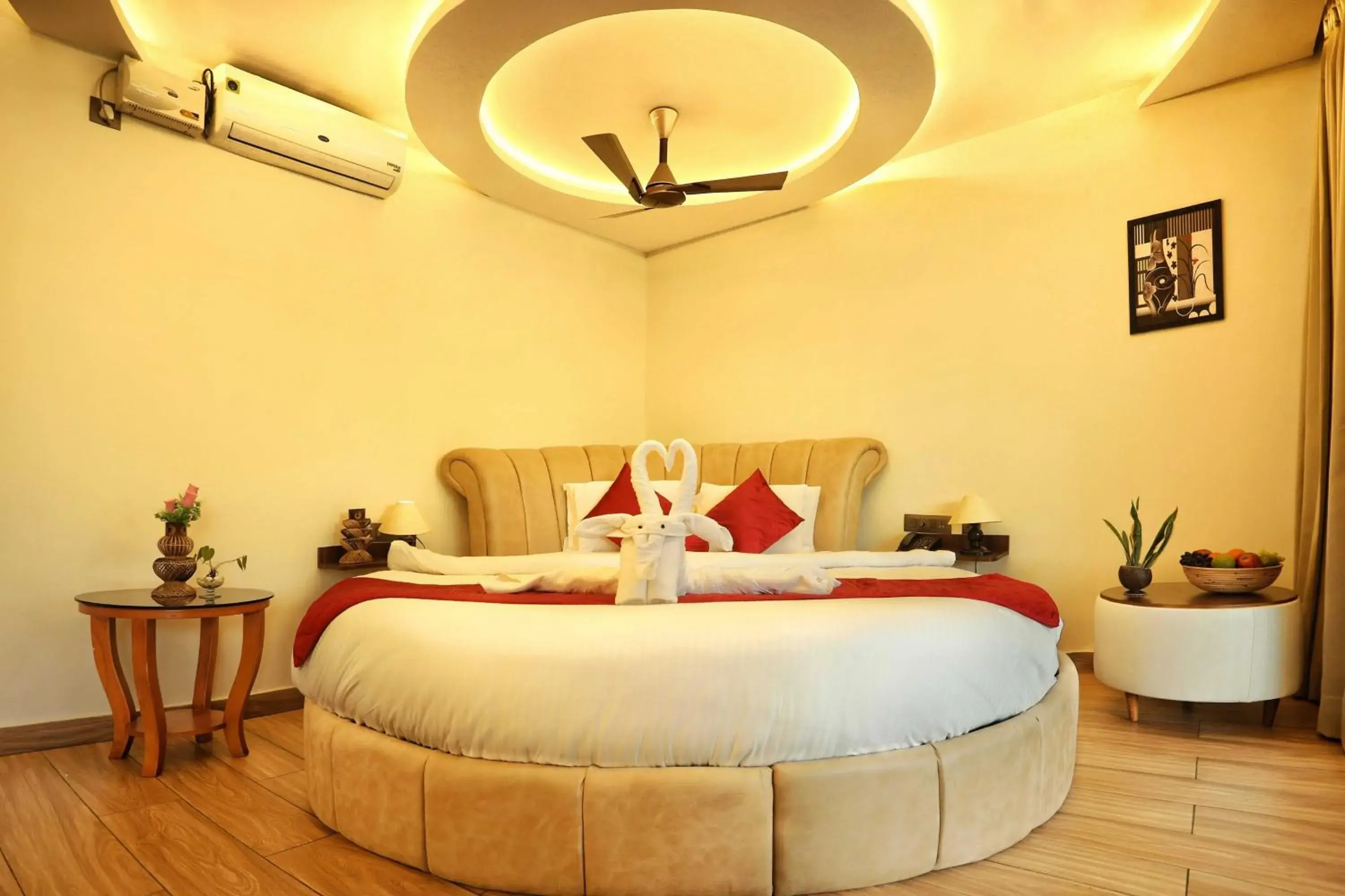 Property building, Bed in Kuruva Island Resort And Spa - By KABINI BREEZE Property building, Bed in Kuruva Island Resort And Spa - By KABINI BREEZE
