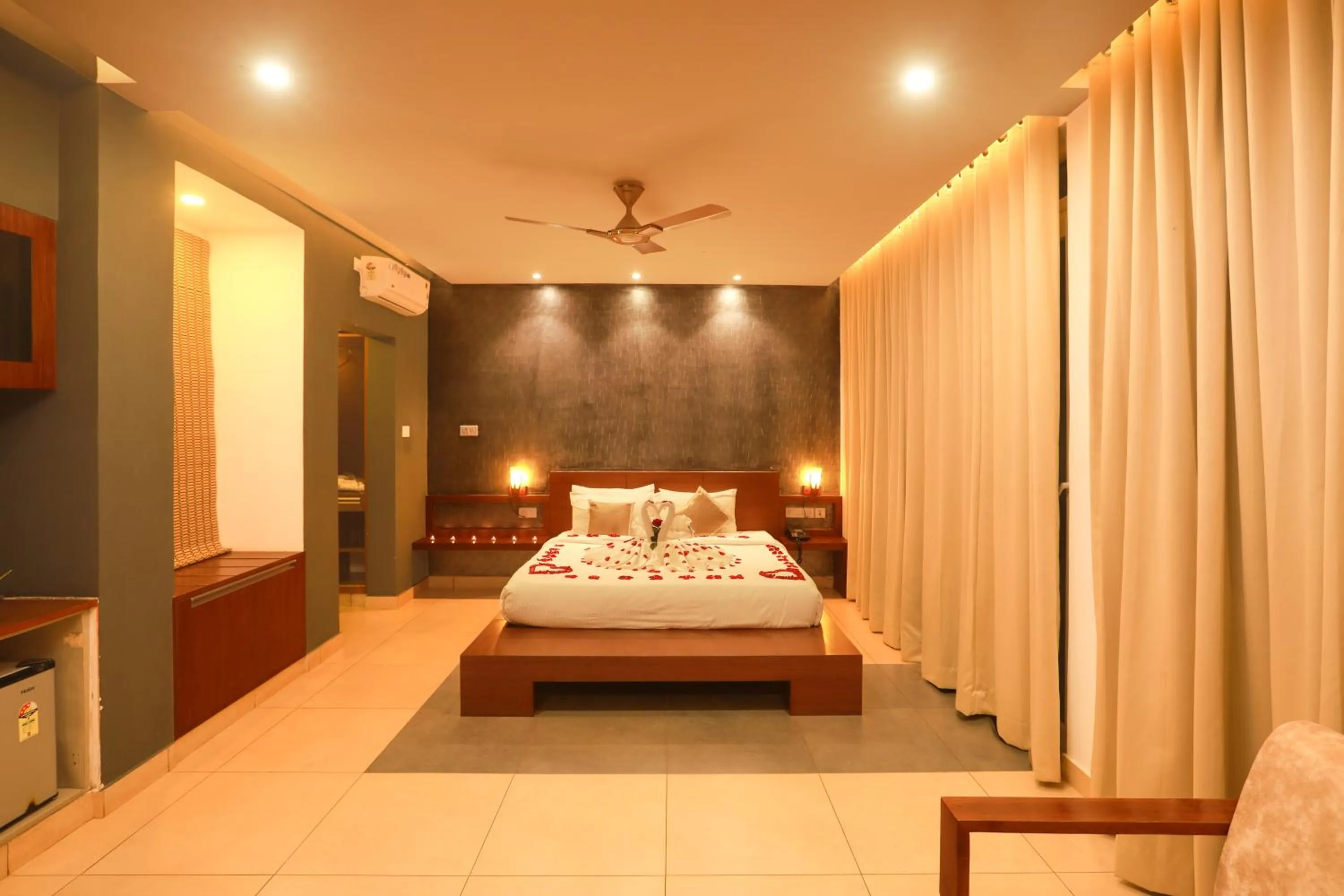 Photo of the whole room, Bed in Kuruva Island Resort And Spa - By KABINI BREEZE