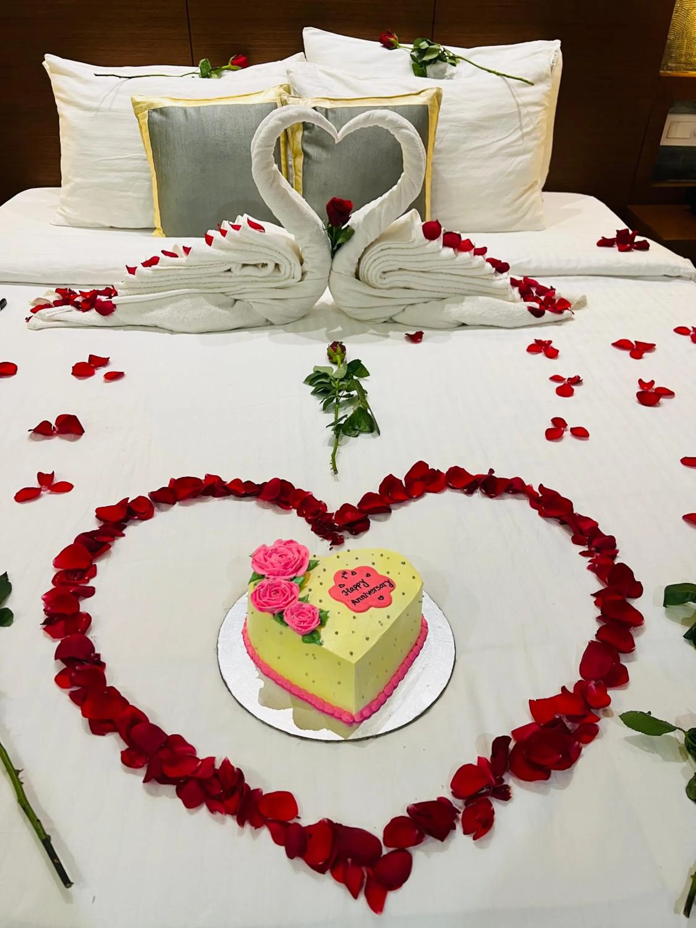 Property building, Bed in Kuruva Island Resort And Spa - By KABINI BREEZE