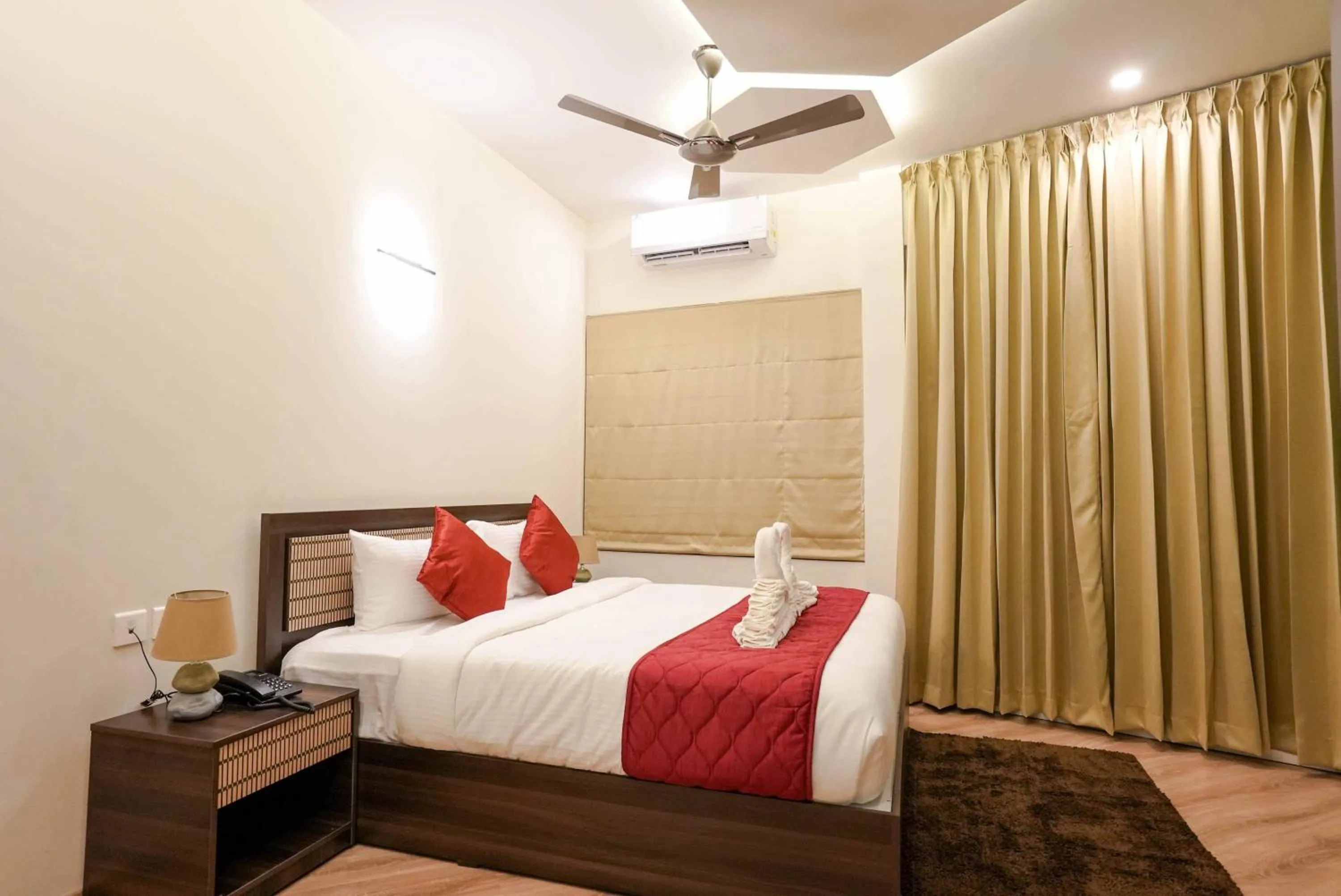 Bedroom, Bed in Kuruva Island Resort And Spa - By KABINI BREEZE