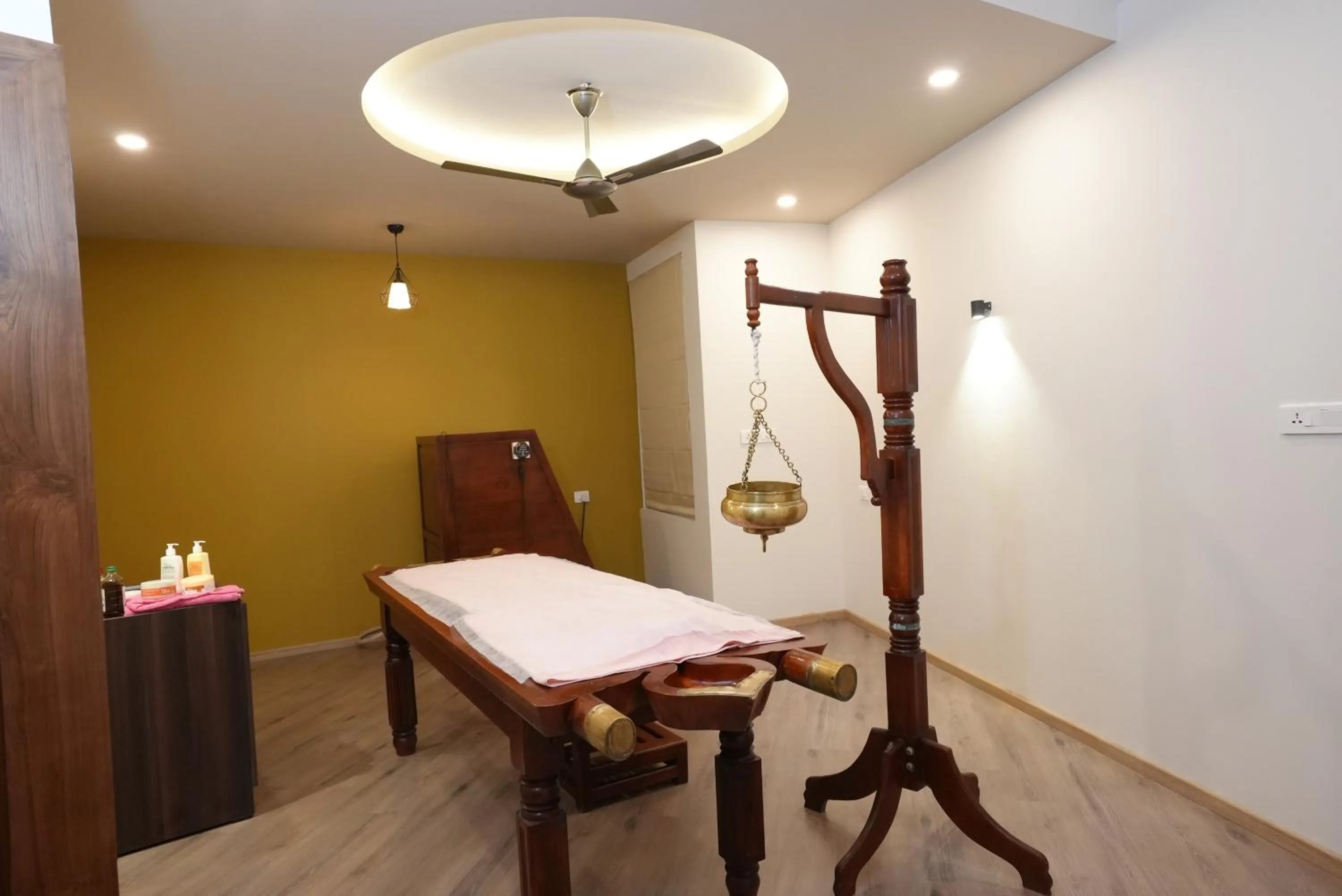 Massage in Kuruva Island Resort And Spa - By KABINI BREEZE