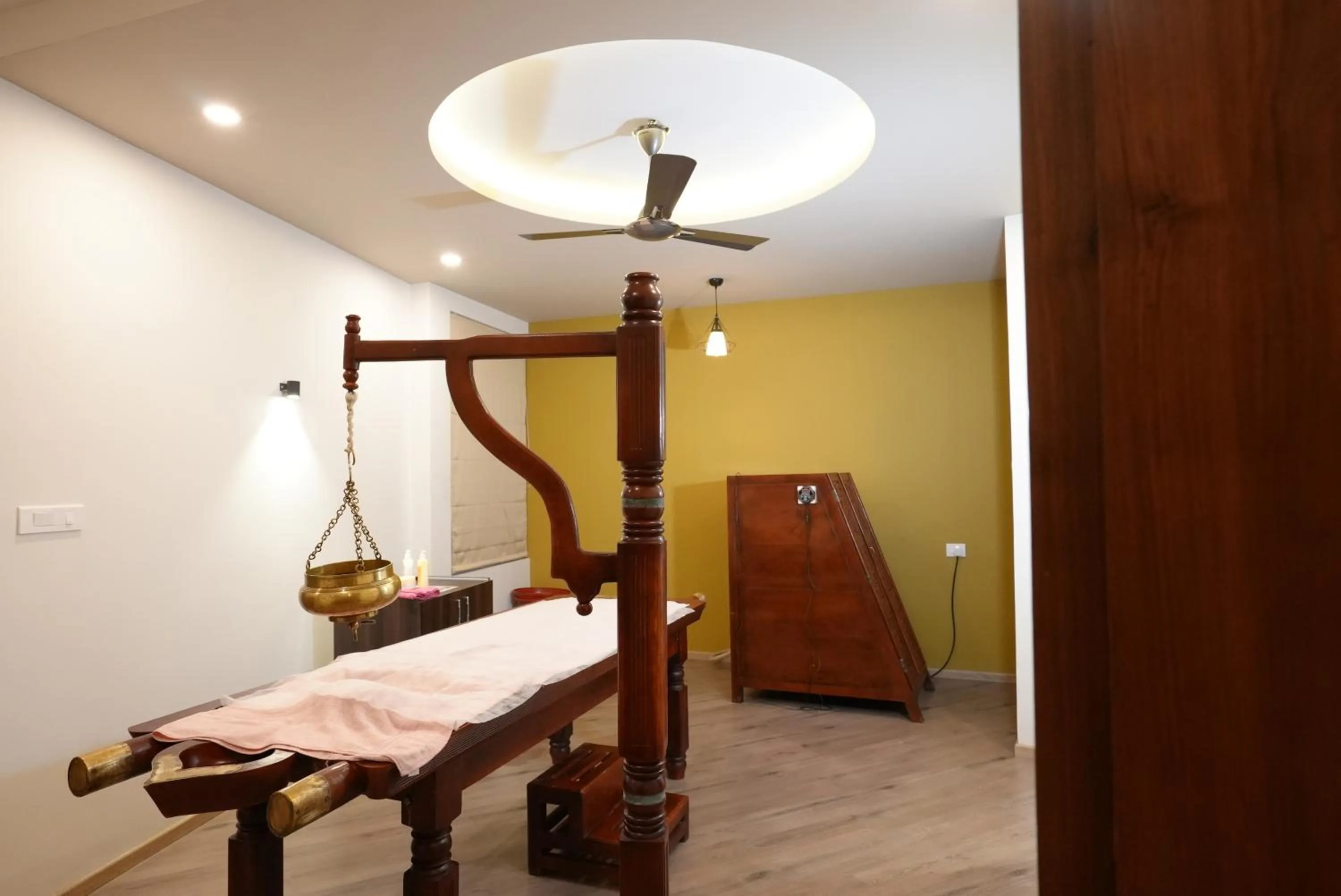 Massage, Bed in Kuruva Island Resort And Spa - By KABINI BREEZE