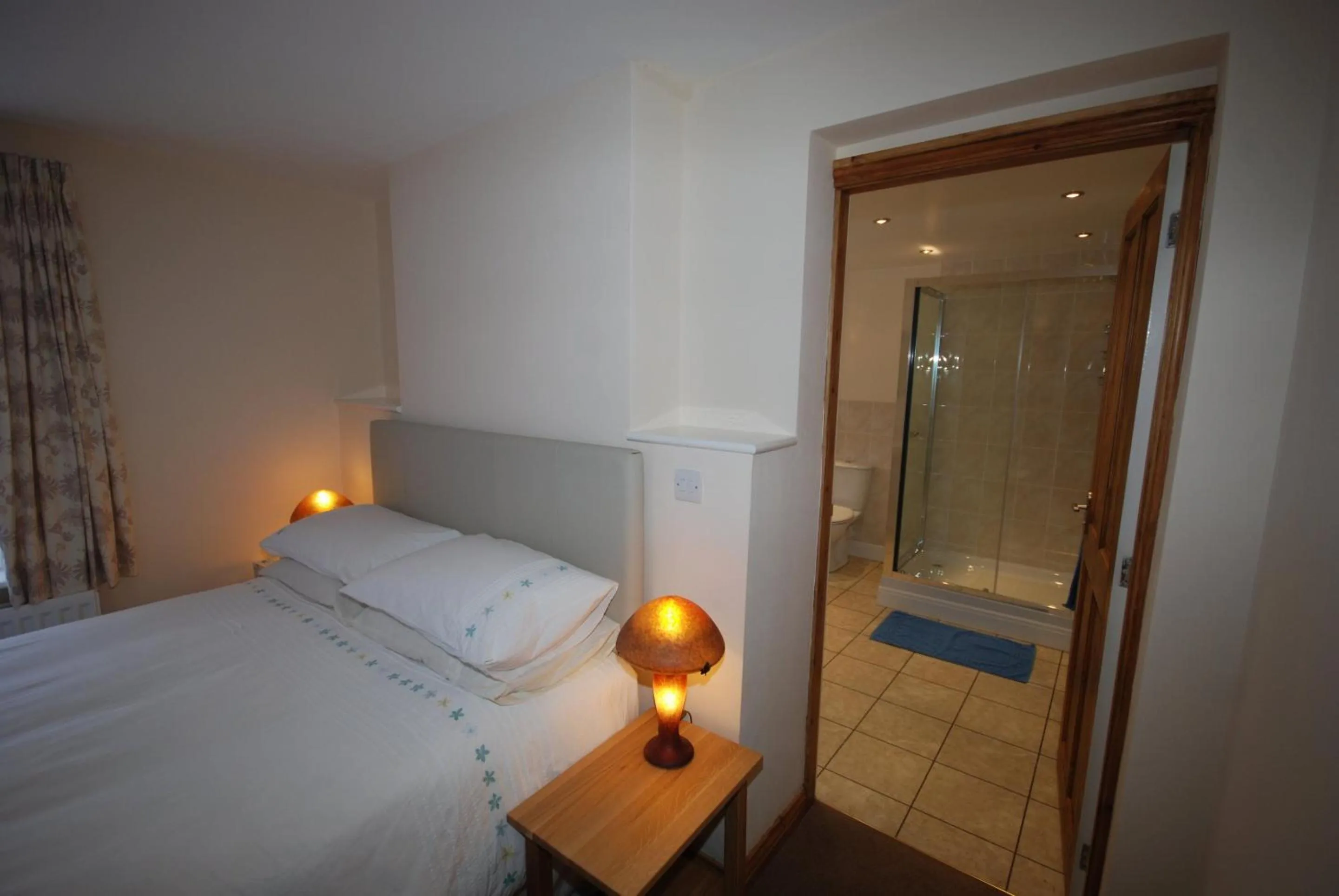 Bedroom, Bed in Saltburn Holidays Bluebell Cottage