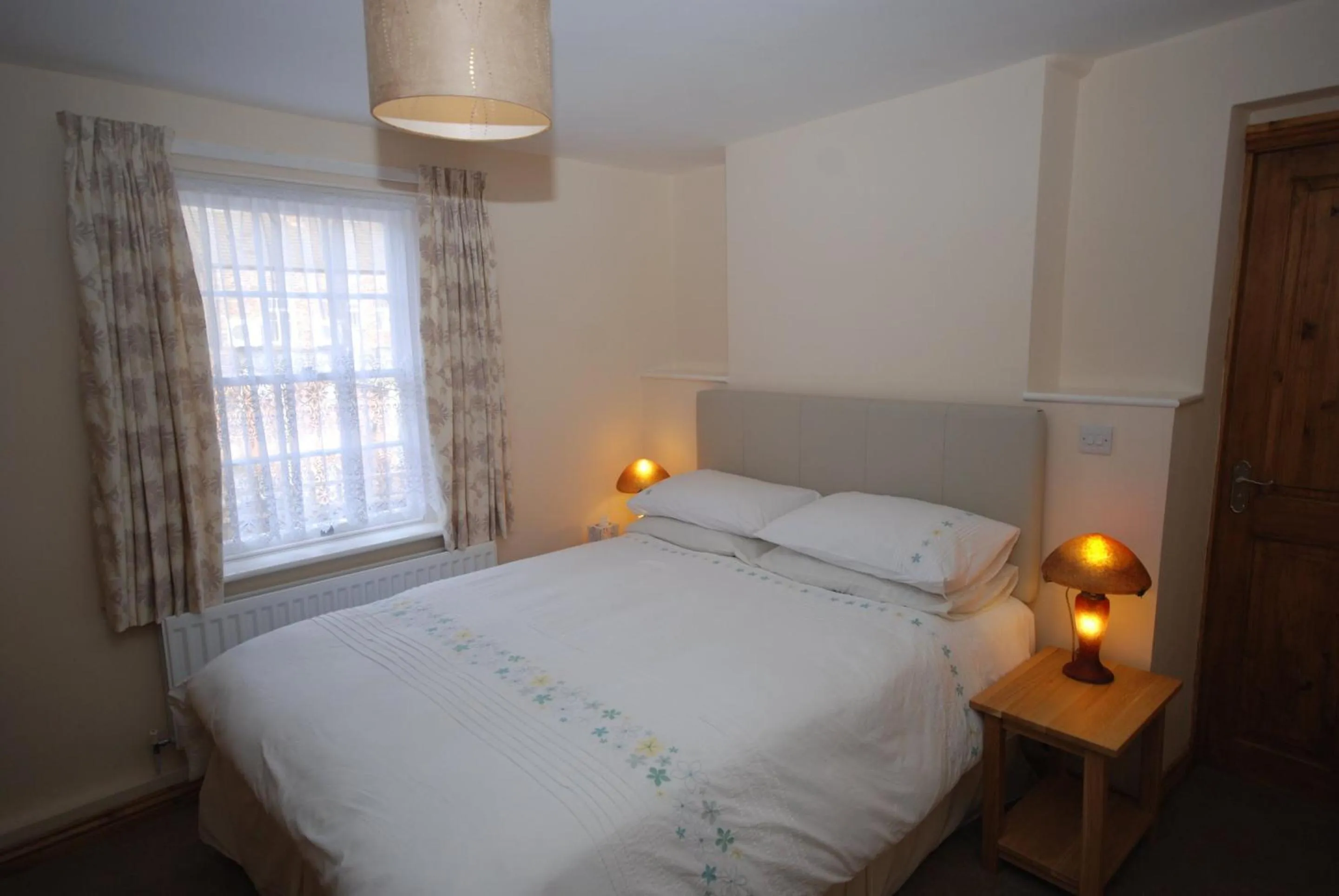 Bedroom, Bed in Saltburn Holidays Bluebell Cottage