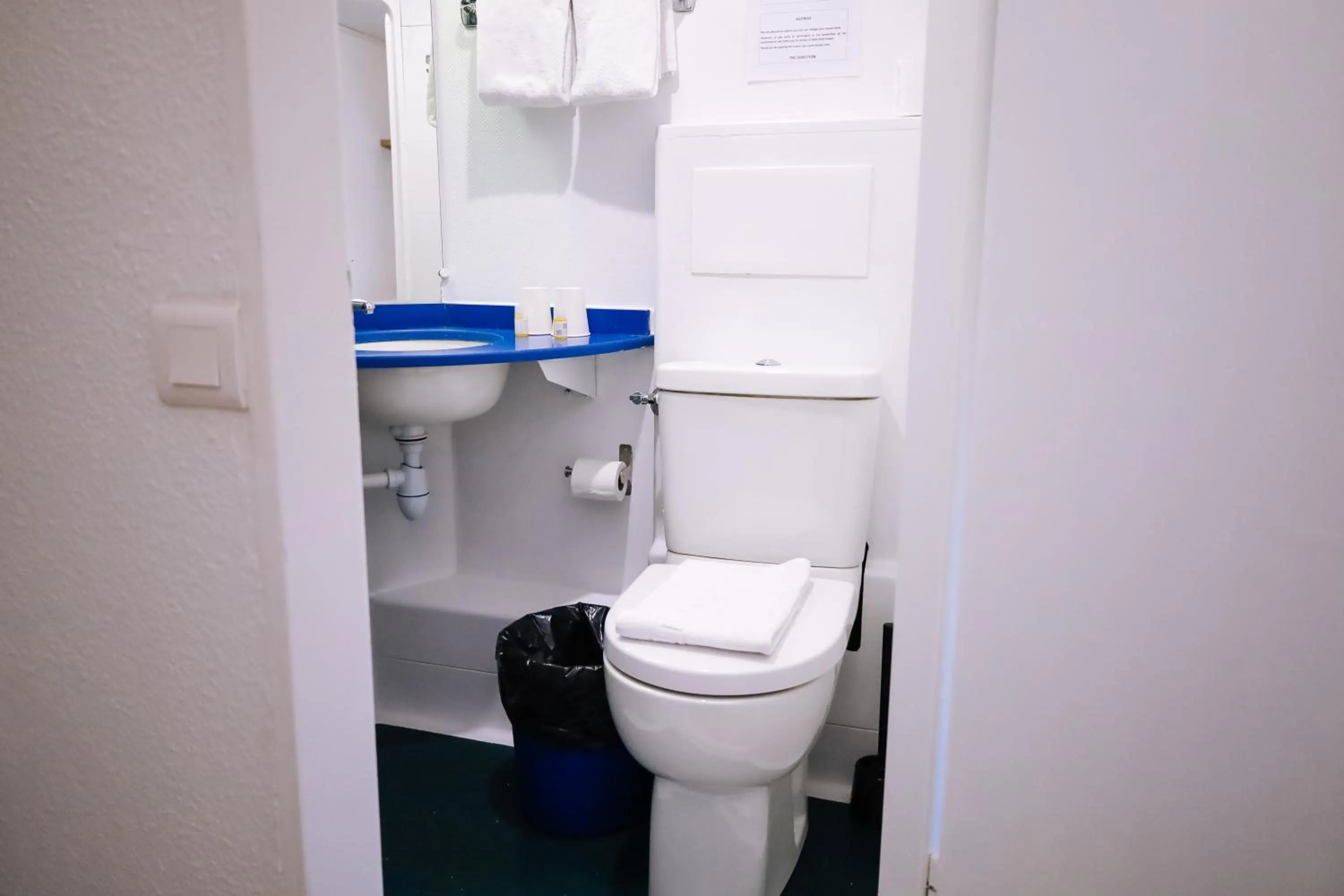 Toilet, Bathroom in Kyriad Direct Chilly-Mazarin