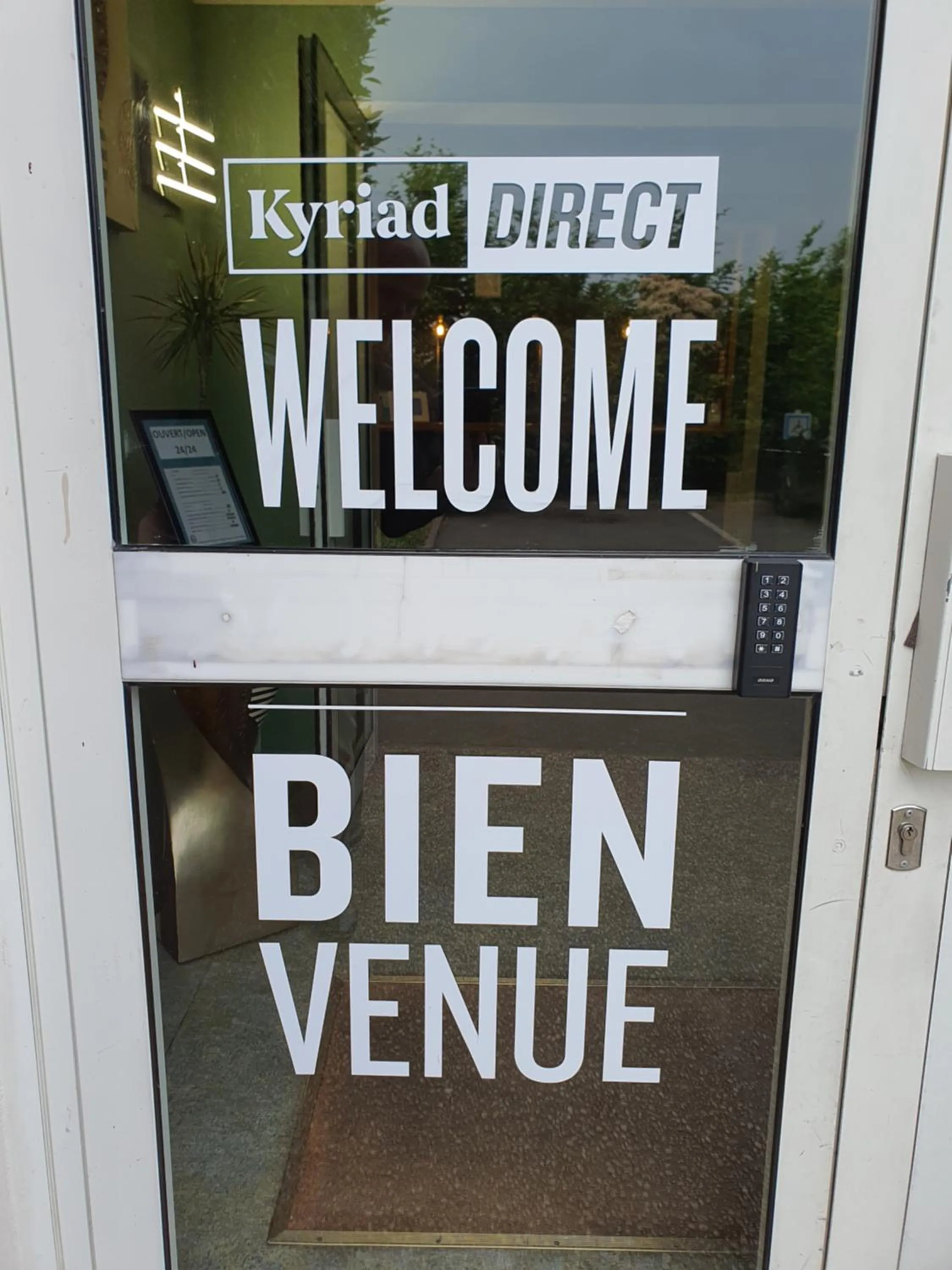 Facade/entrance in Kyriad Direct Chilly-Mazarin