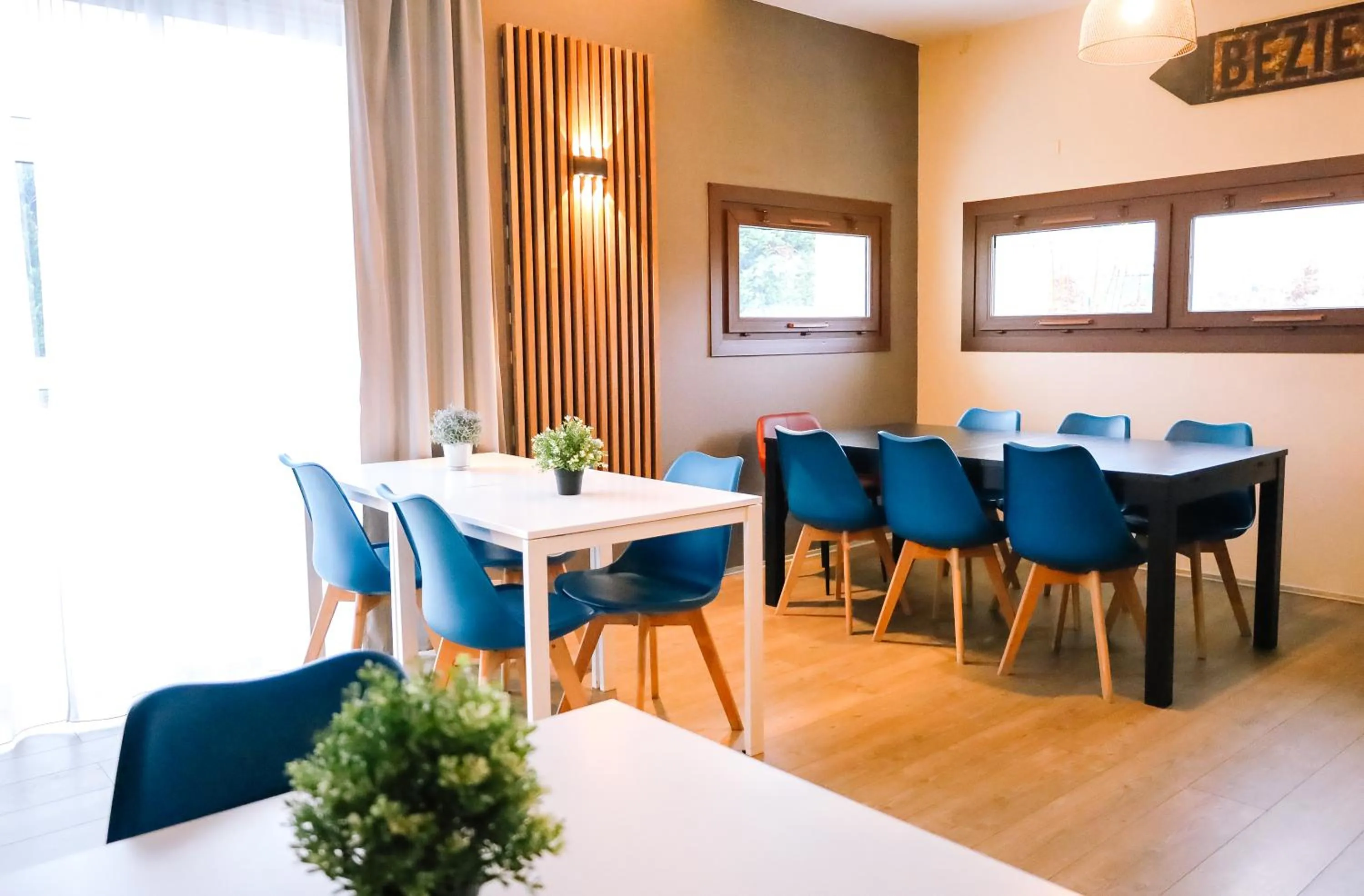 Breakfast, Dining Area in Kyriad Direct Chilly-Mazarin