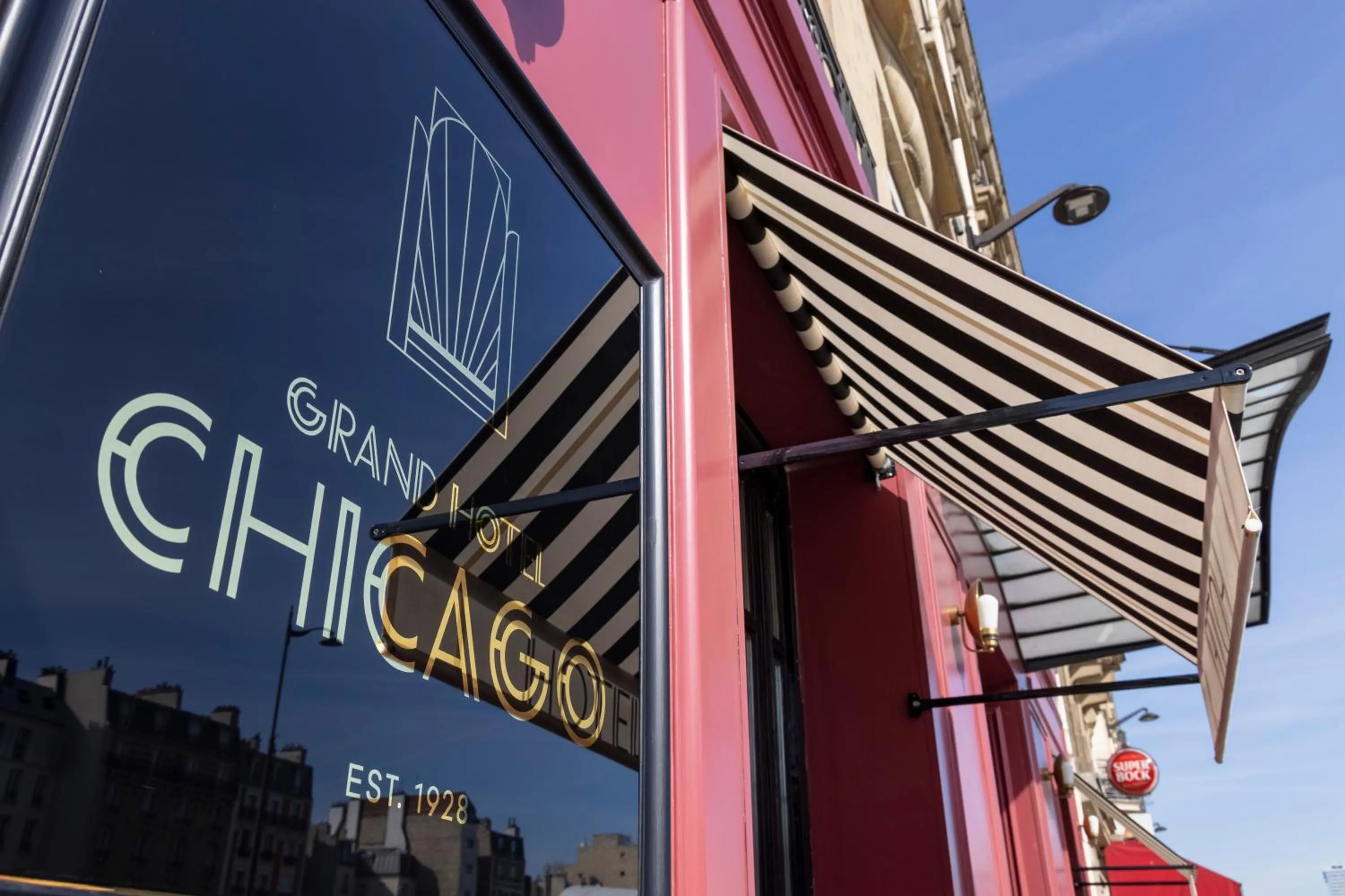 Facade/entrance in Grand Hôtel Chicago