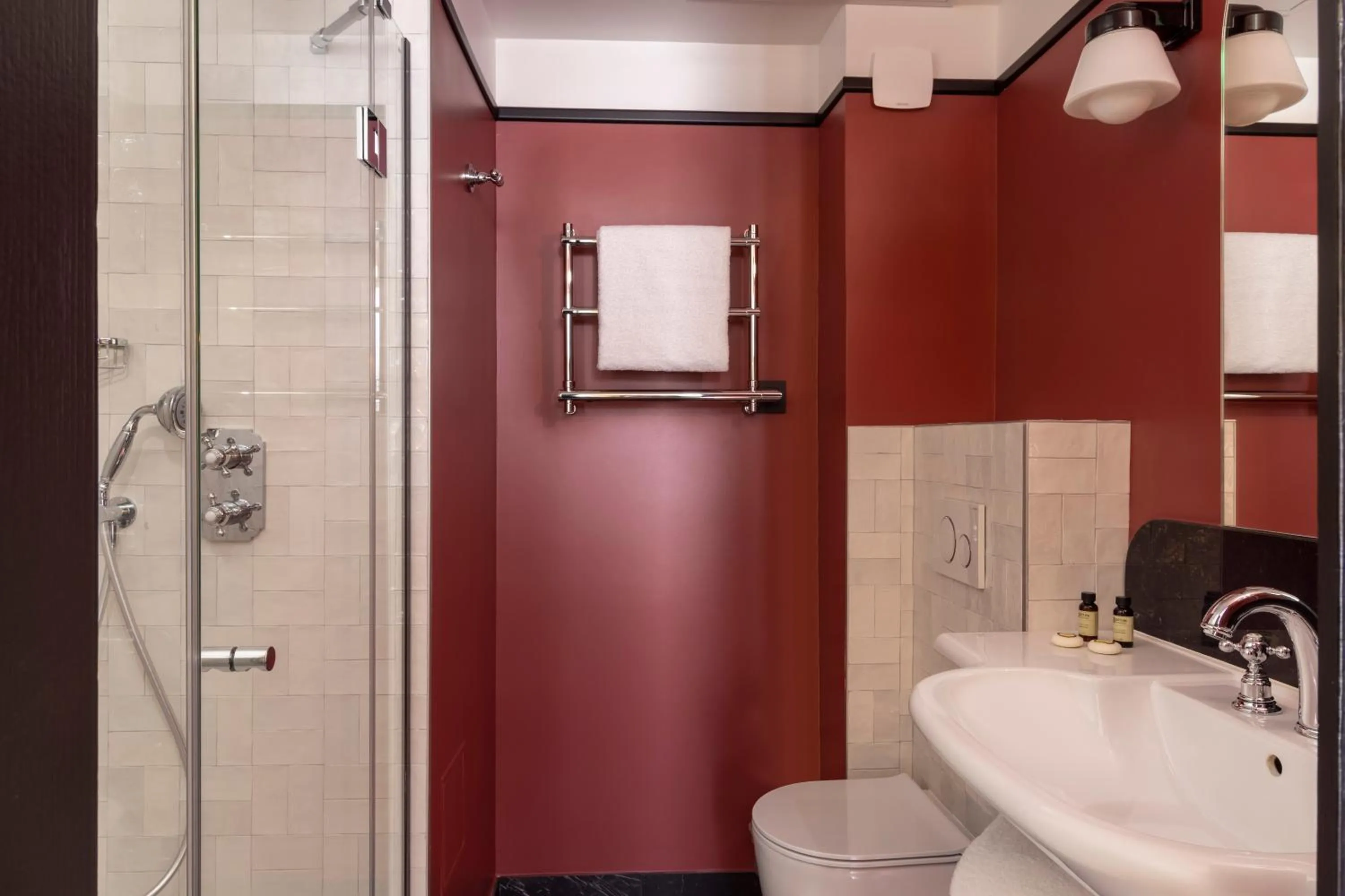 Shower in Grand Hôtel Chicago