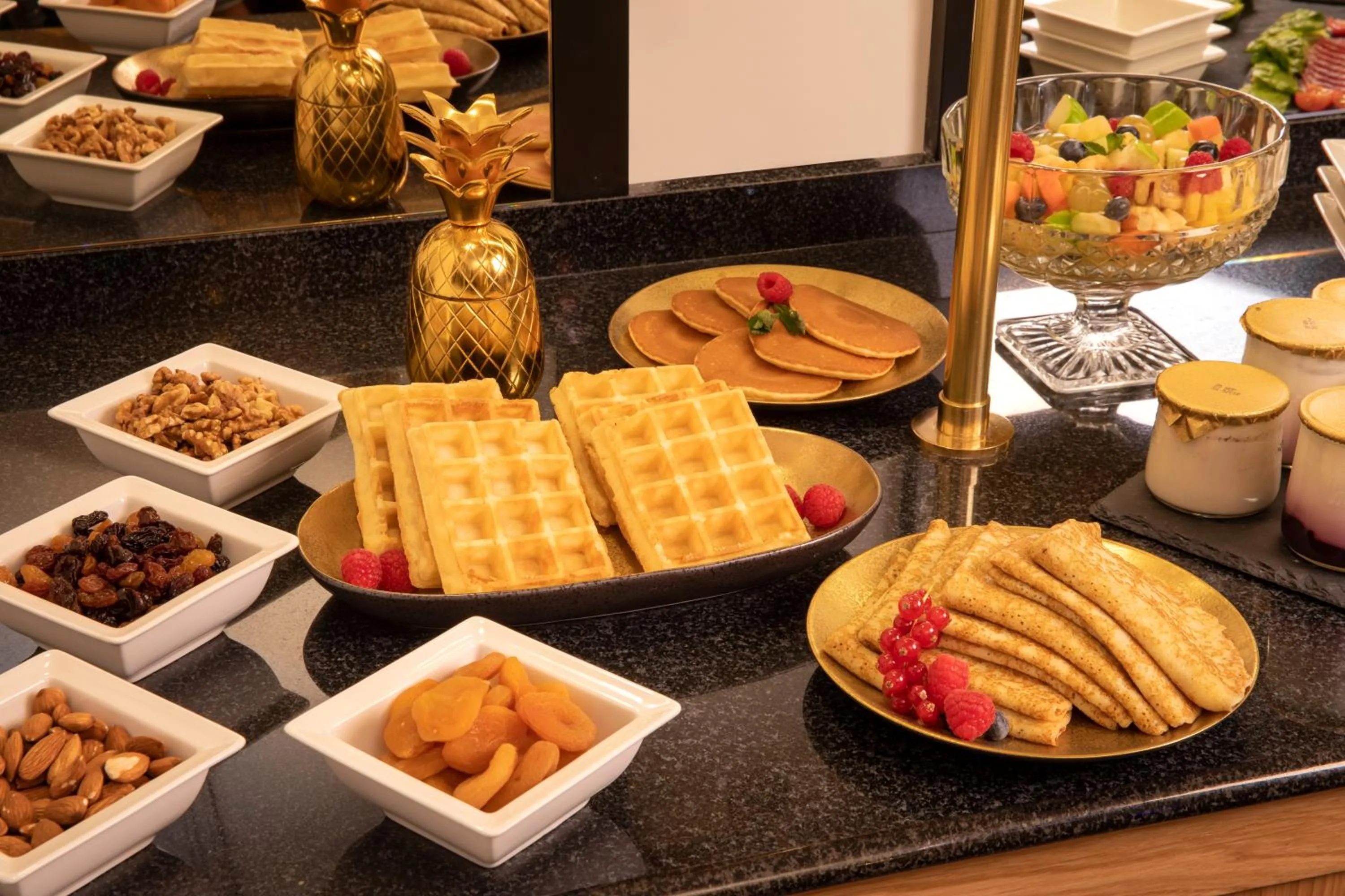 Buffet breakfast in Grand Hôtel Chicago