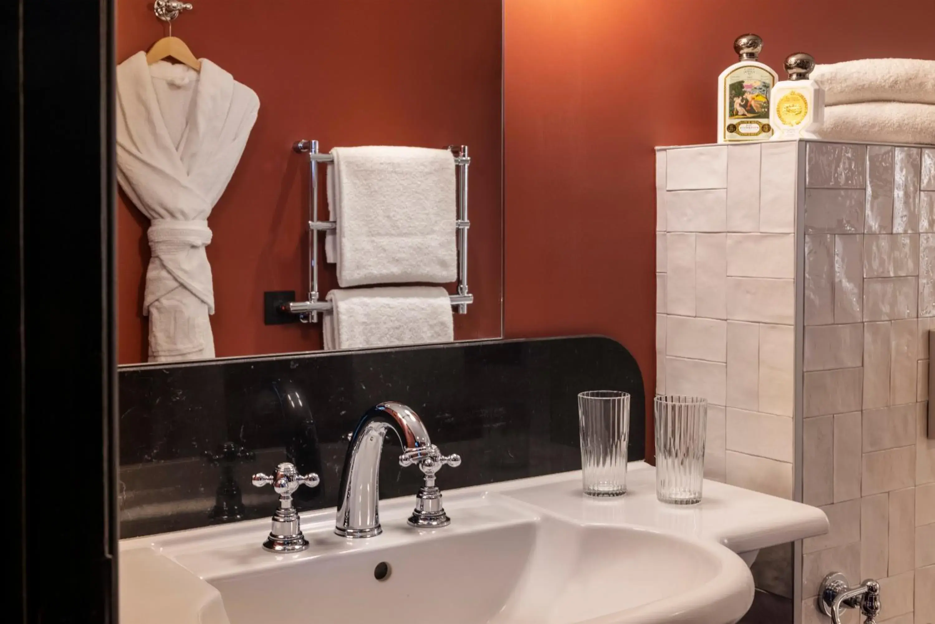 Bathroom in Grand Hôtel Chicago Bathroom in Grand Hôtel Chicago