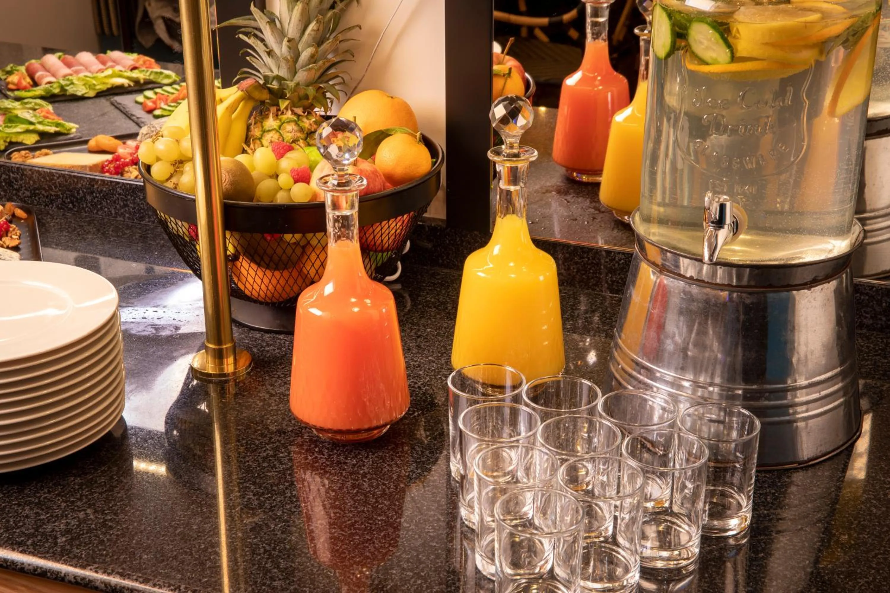 Buffet breakfast in Grand Hôtel Chicago