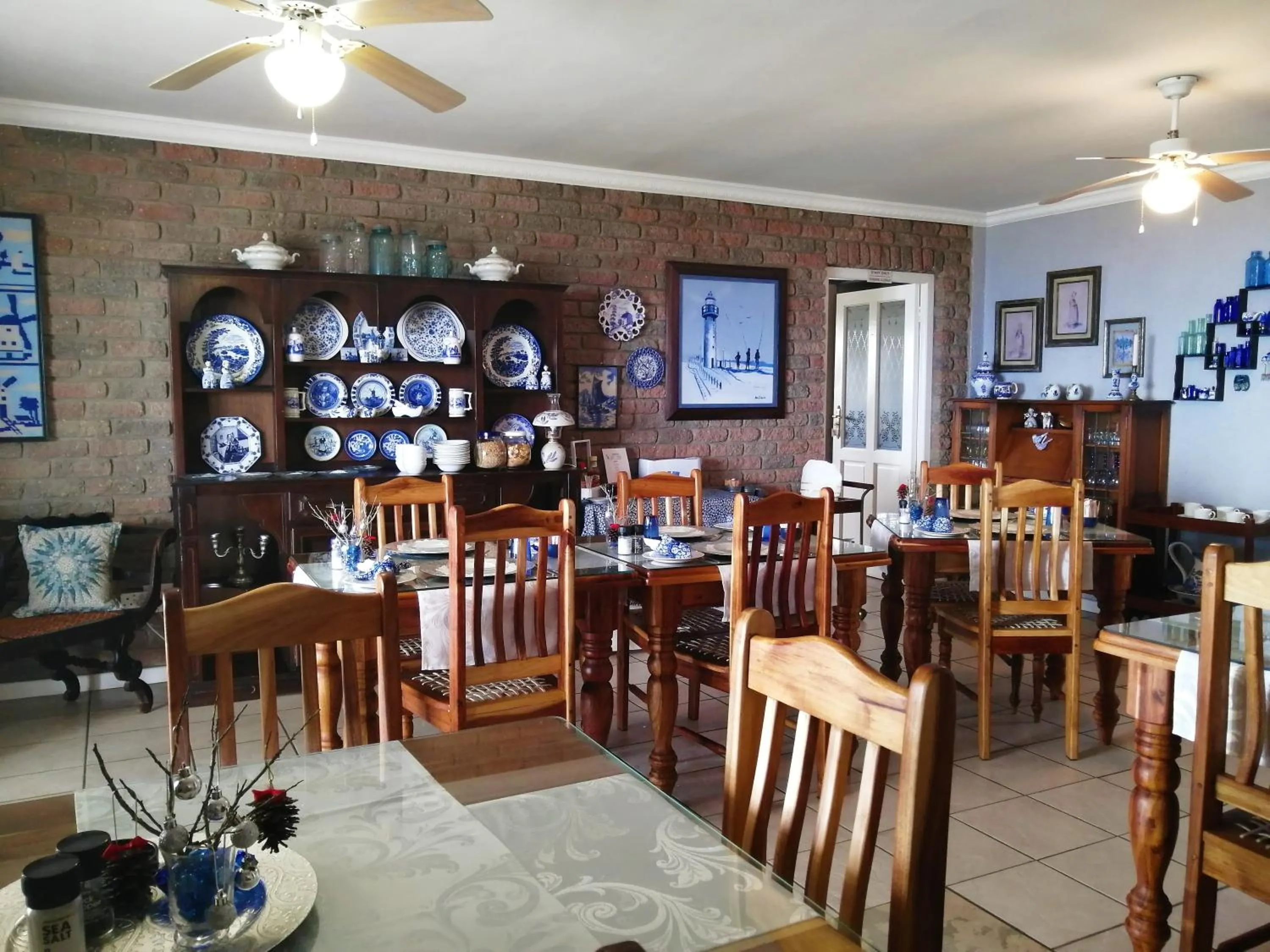 Breakfast in Amzee Bokmakierie Guest House