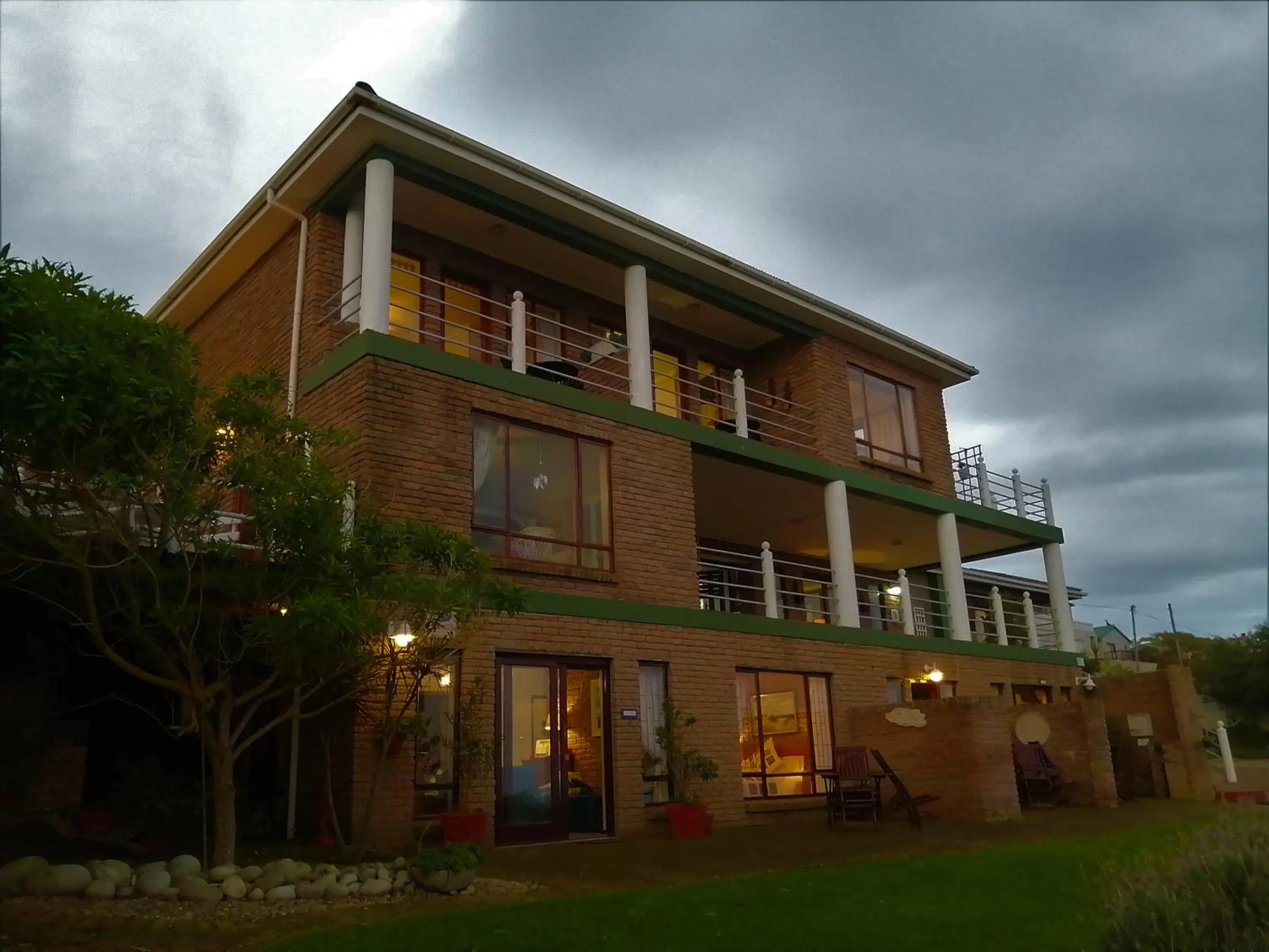 Facade/entrance in Amzee Bokmakierie Guest House