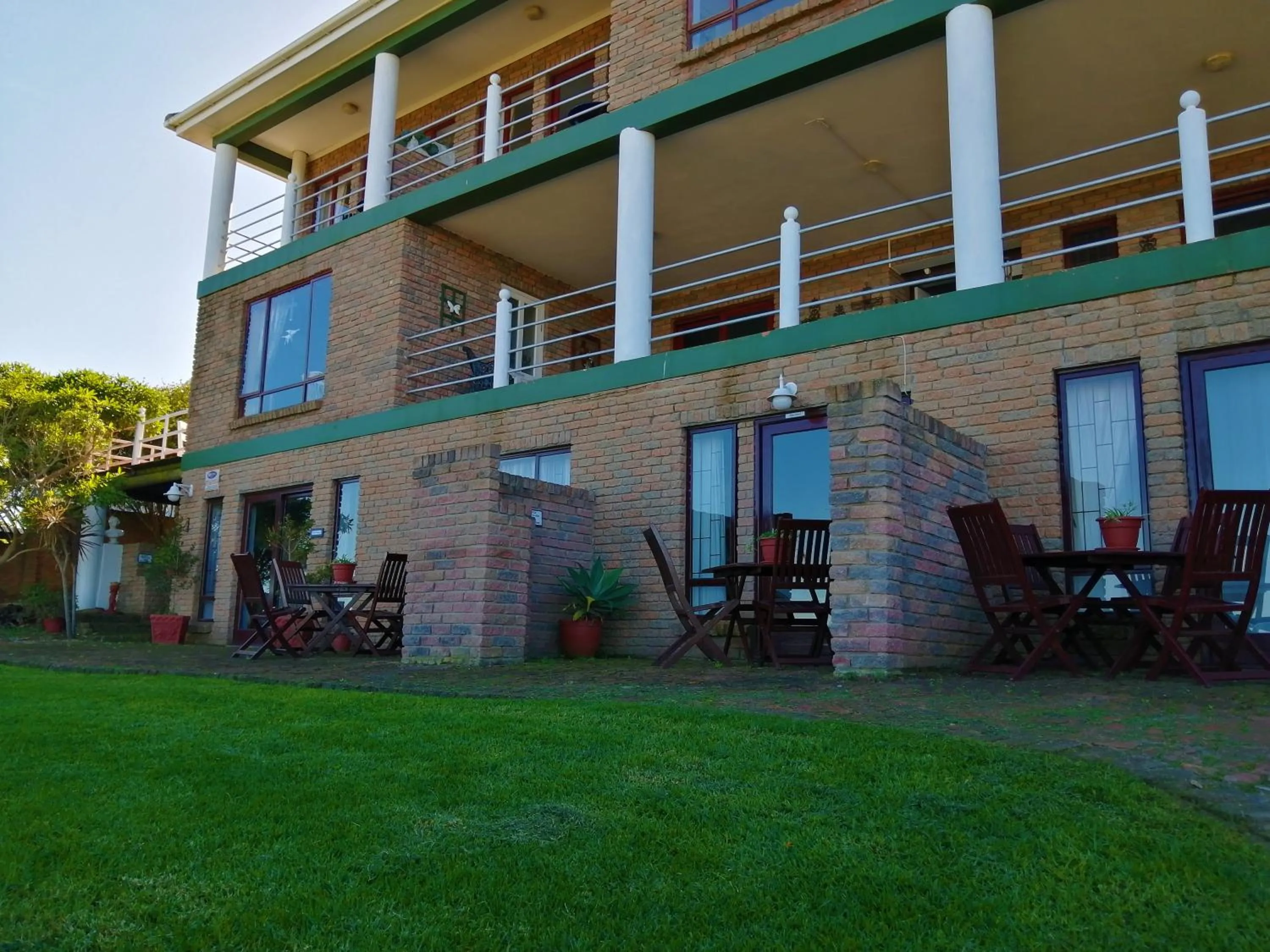 Facade/entrance in Amzee Bokmakierie Guest House