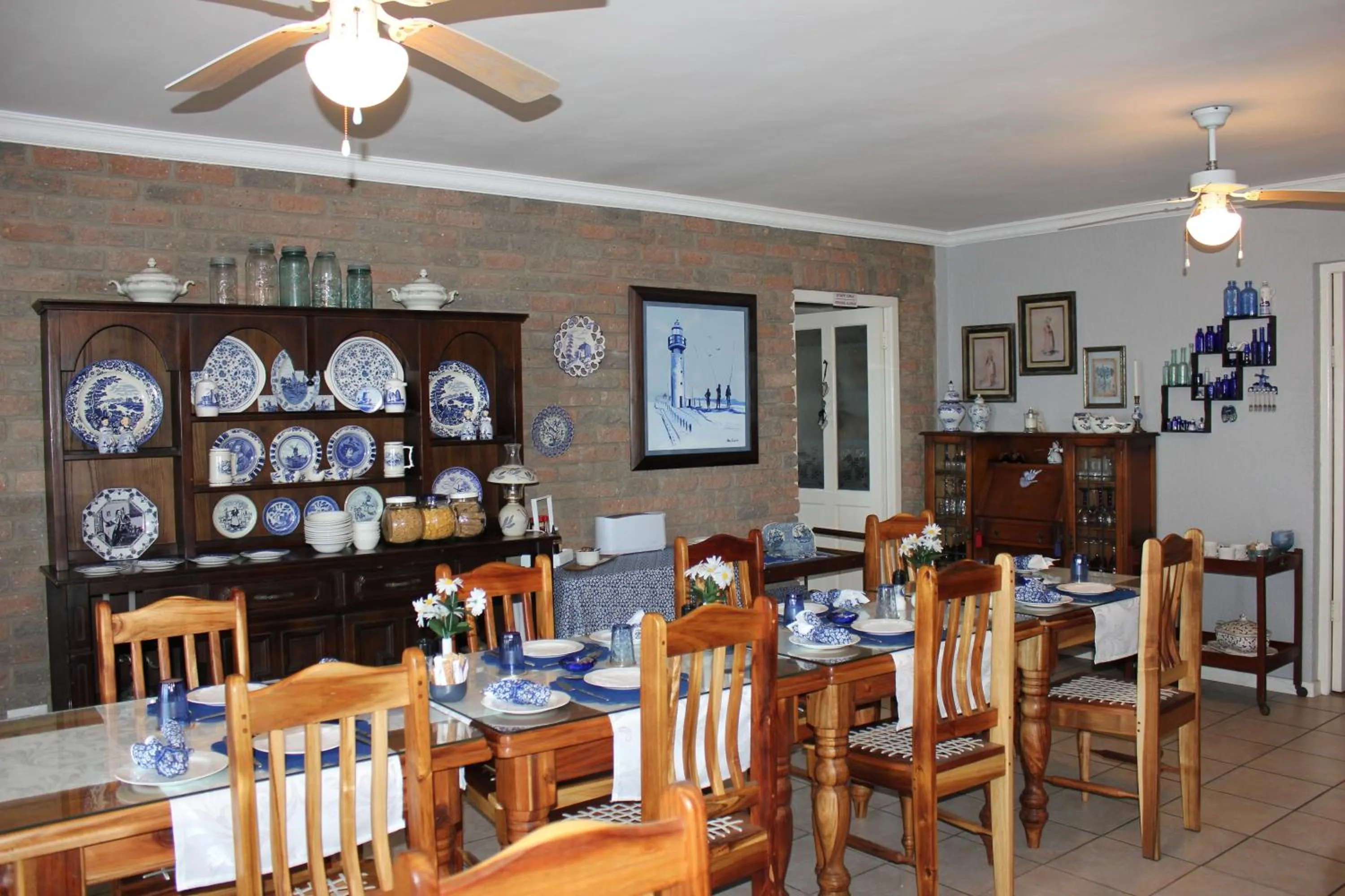 Breakfast in Amzee Bokmakierie Guest House