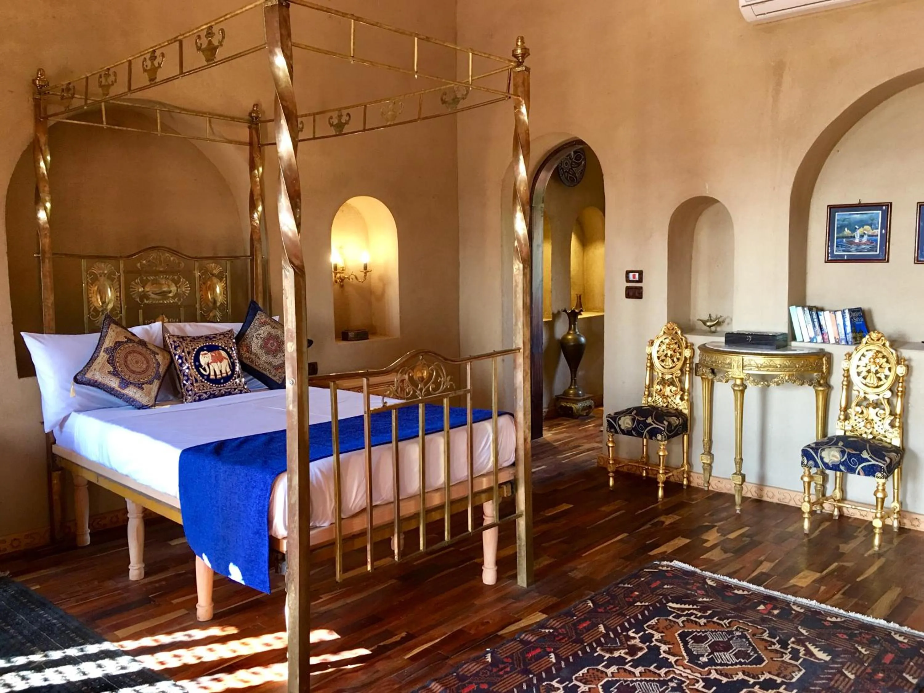 Photo of the whole room, Bed in Djorff Palace