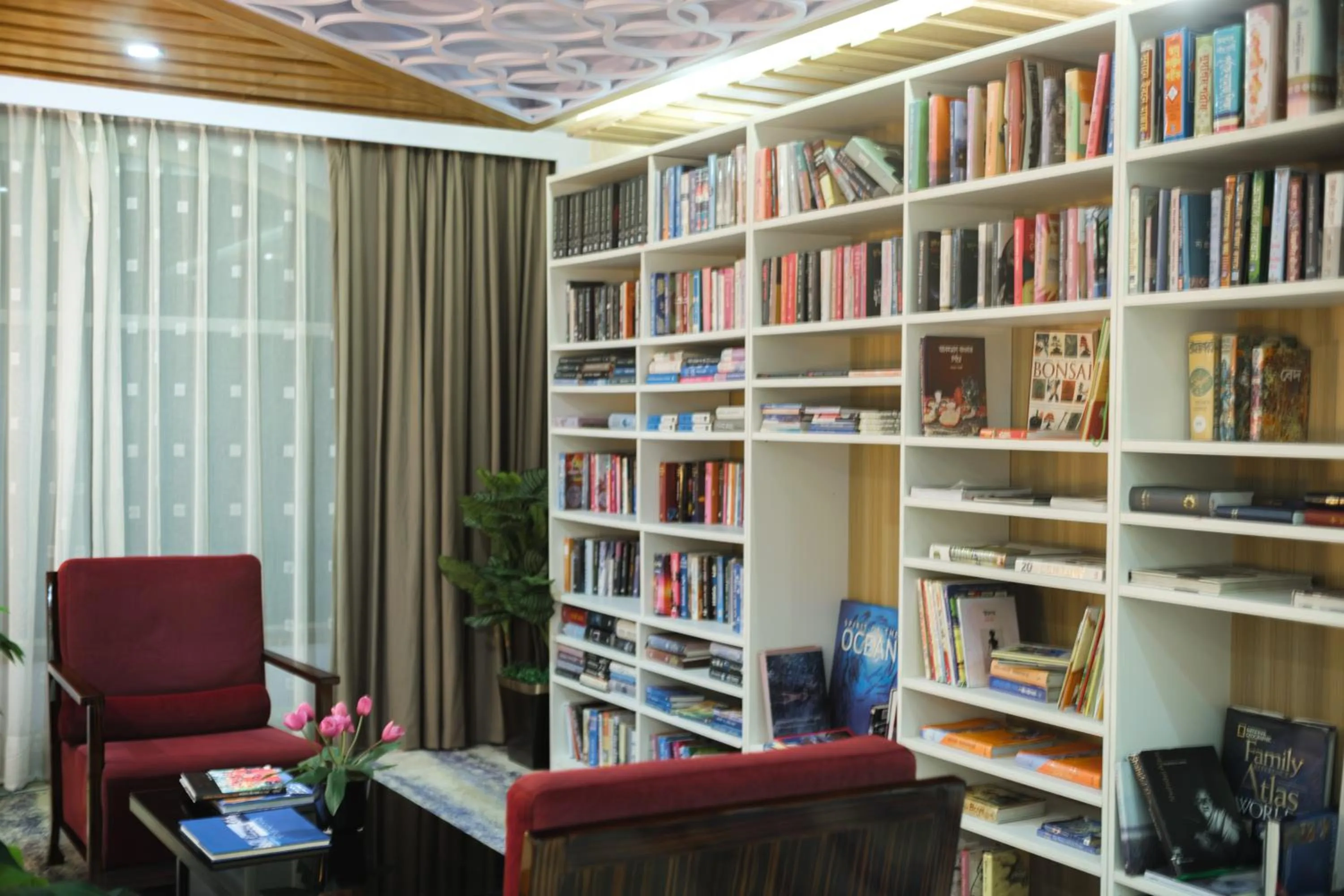 Library in Grand Sultan Tea Resort & Golf