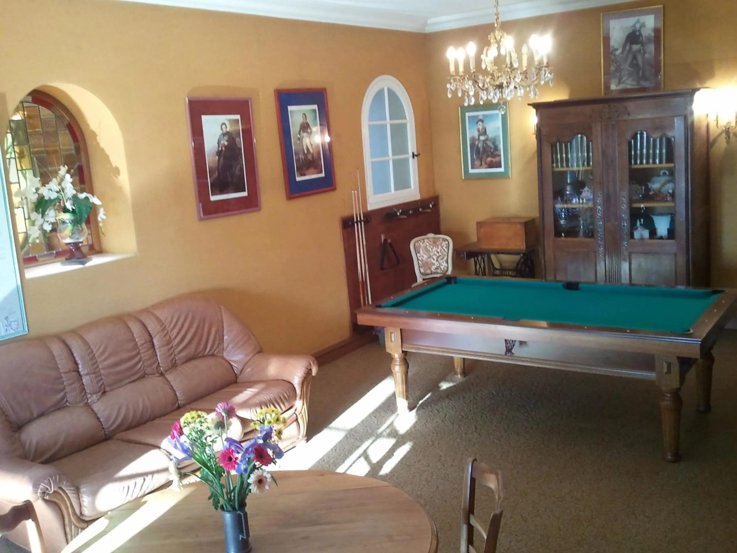 Communal lounge/ TV room in Mas du Trezon