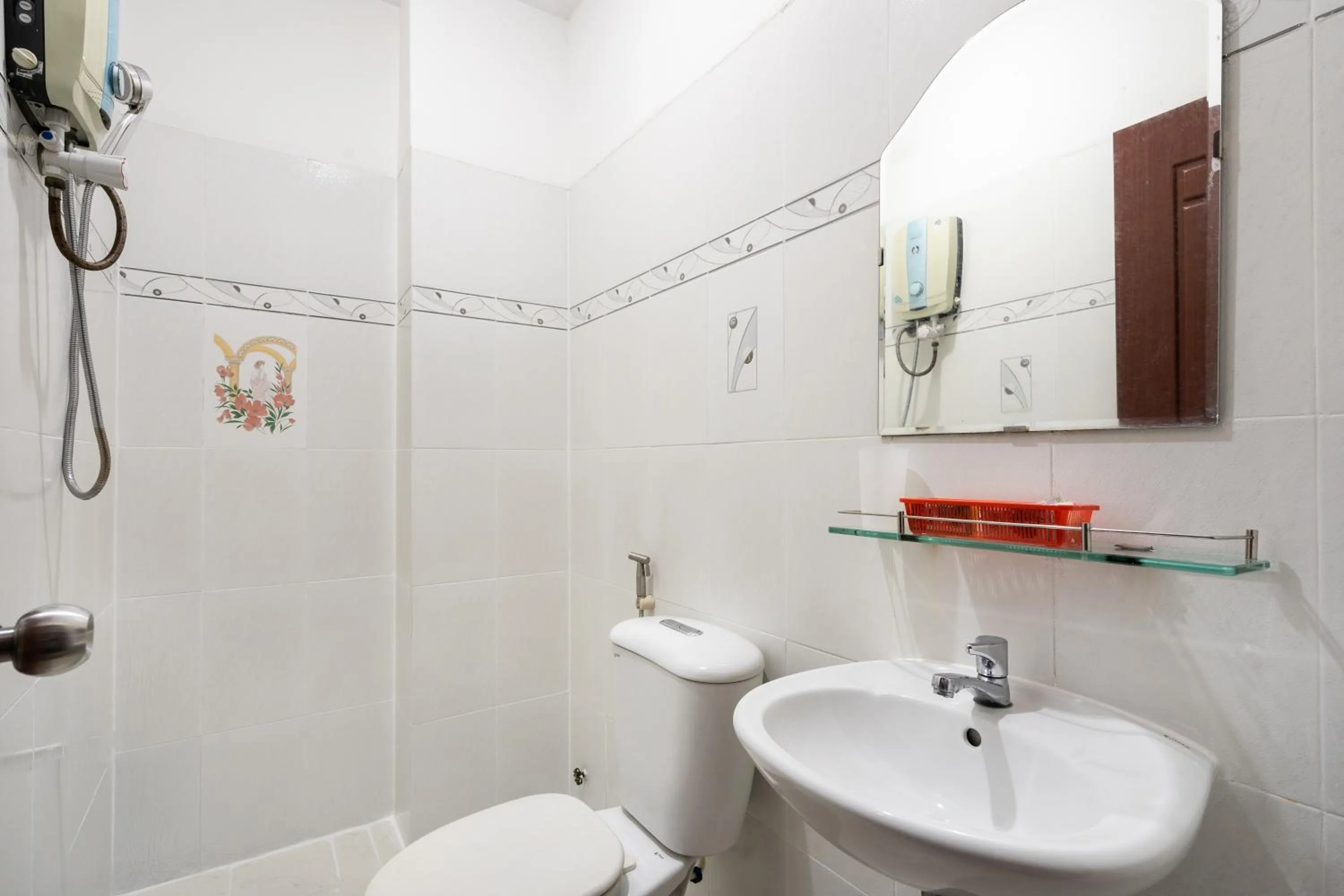 Shower in Lam Sơn Hotel