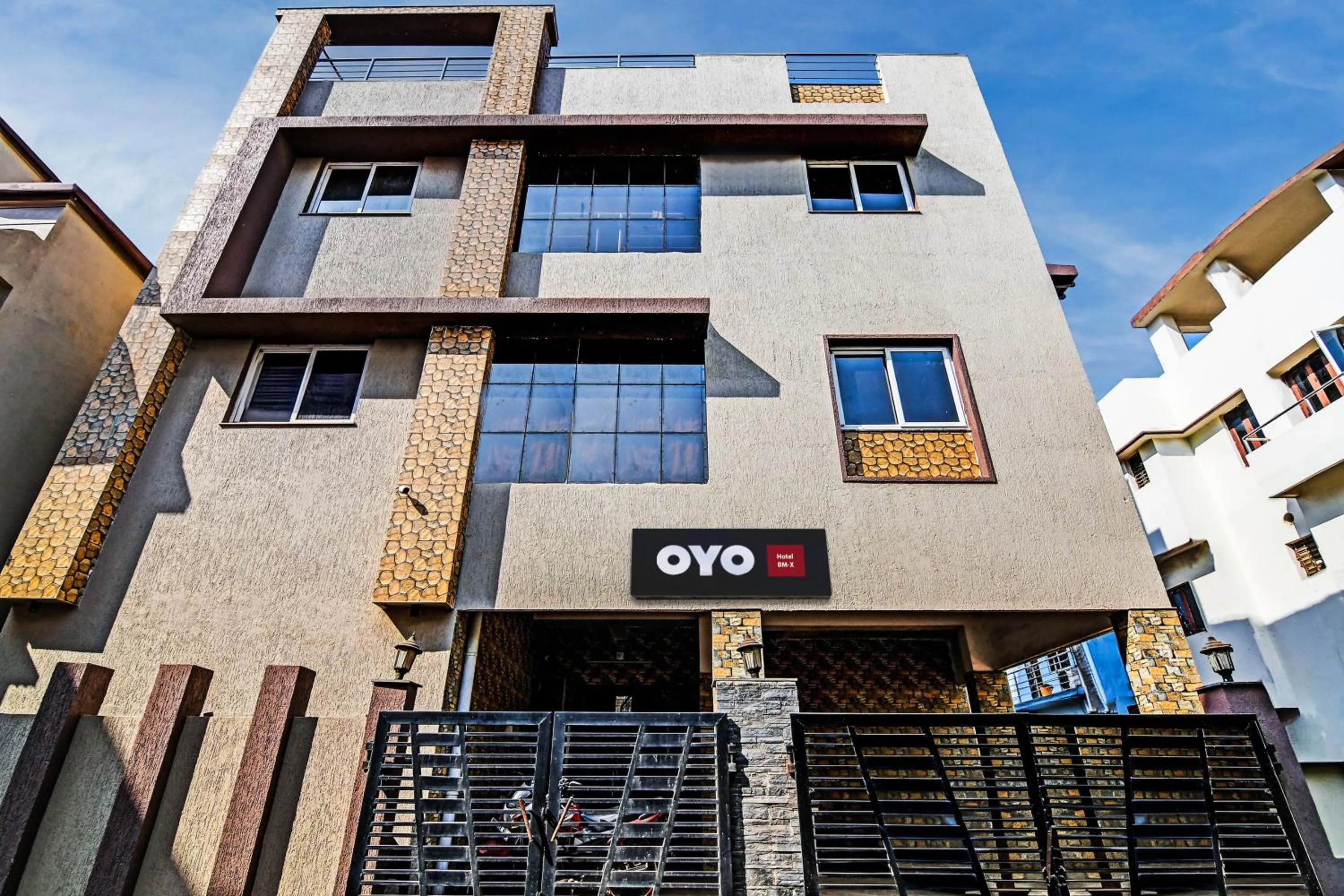 Facade/entrance in Hotel O Home Bm-x