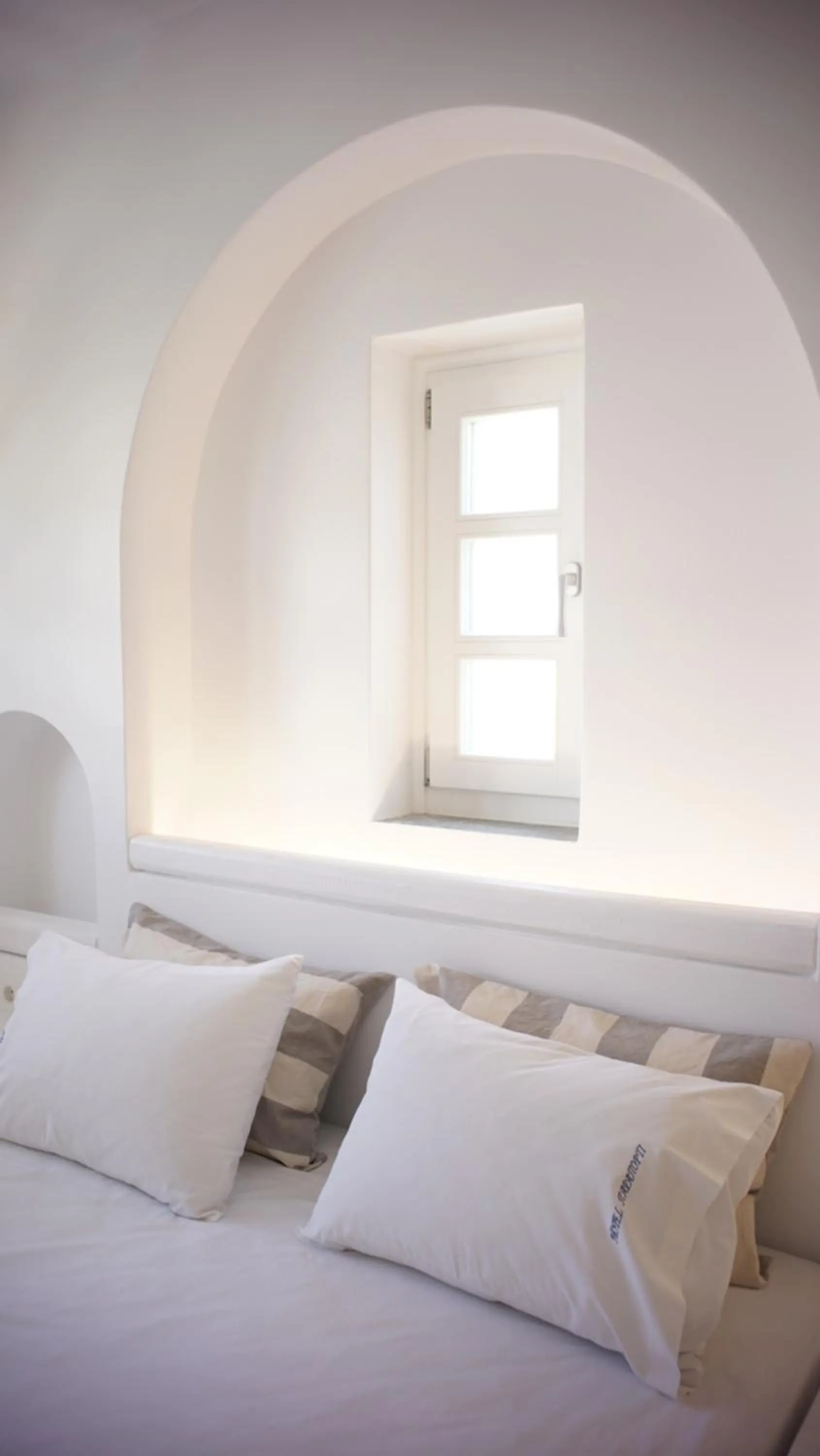 Bedroom, Bed in Paraporti